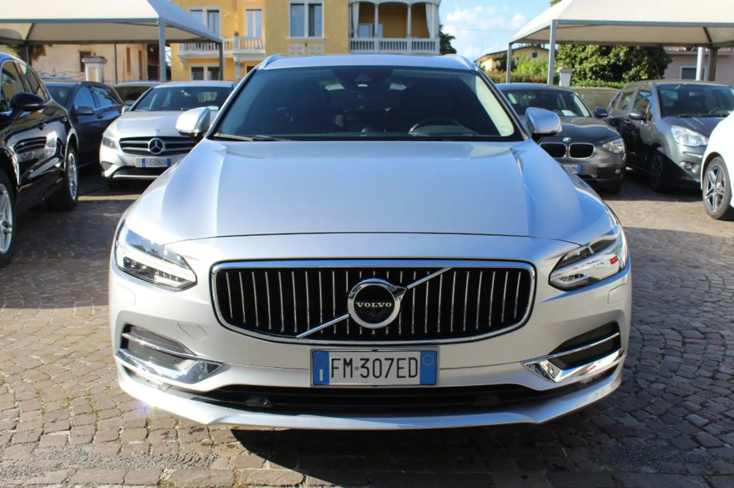 Volvo - V90