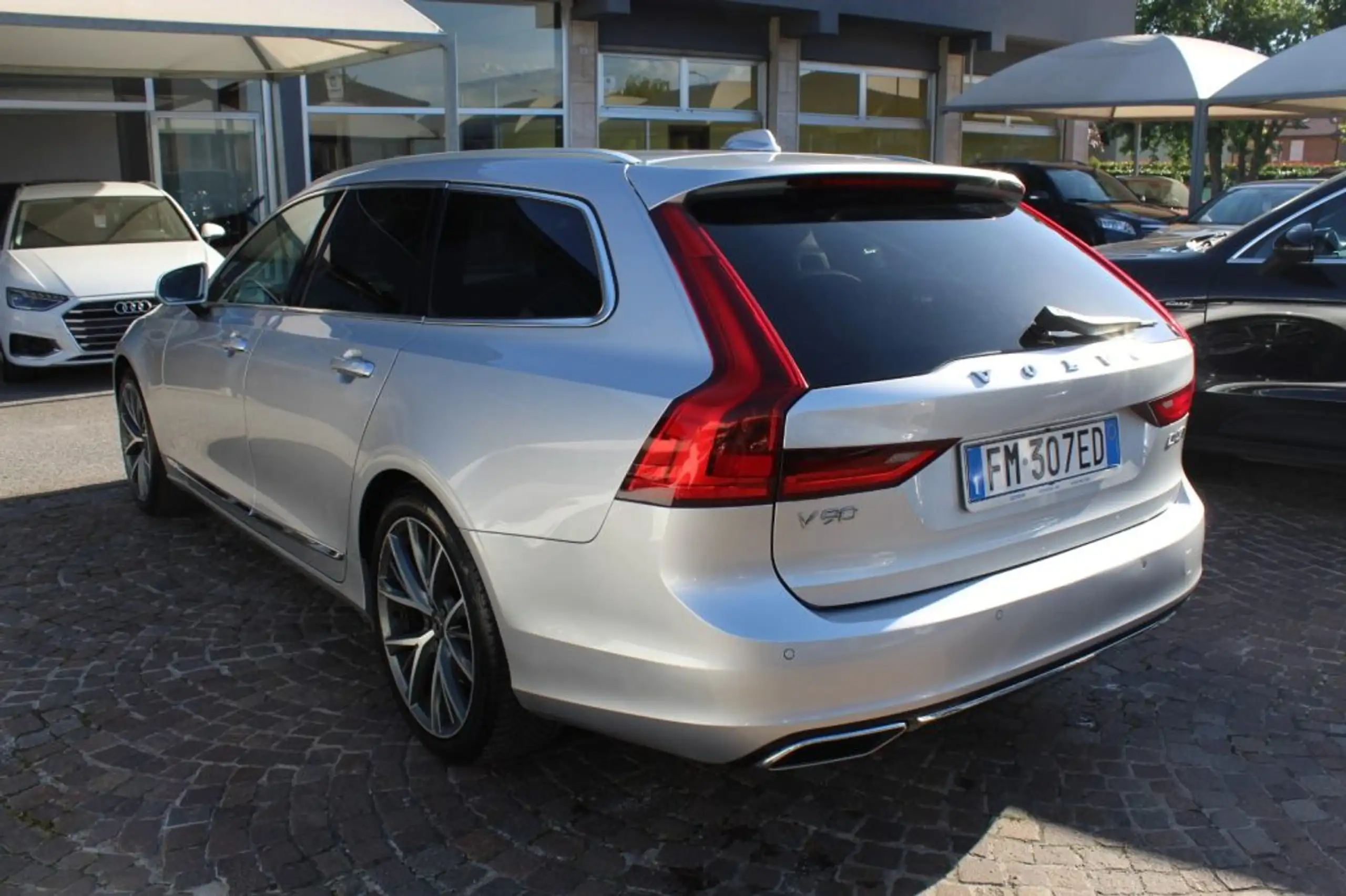 Volvo - V90