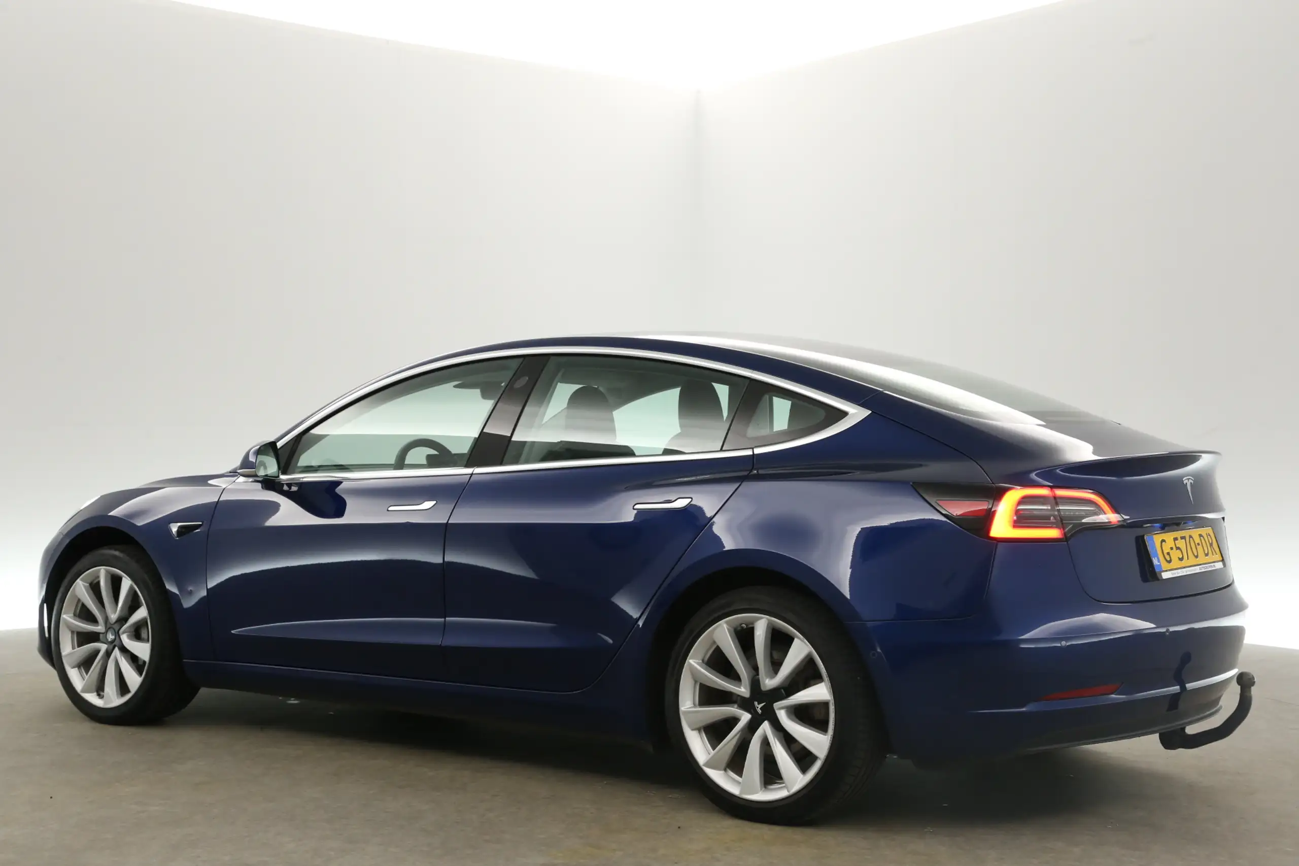 Tesla - Model 3