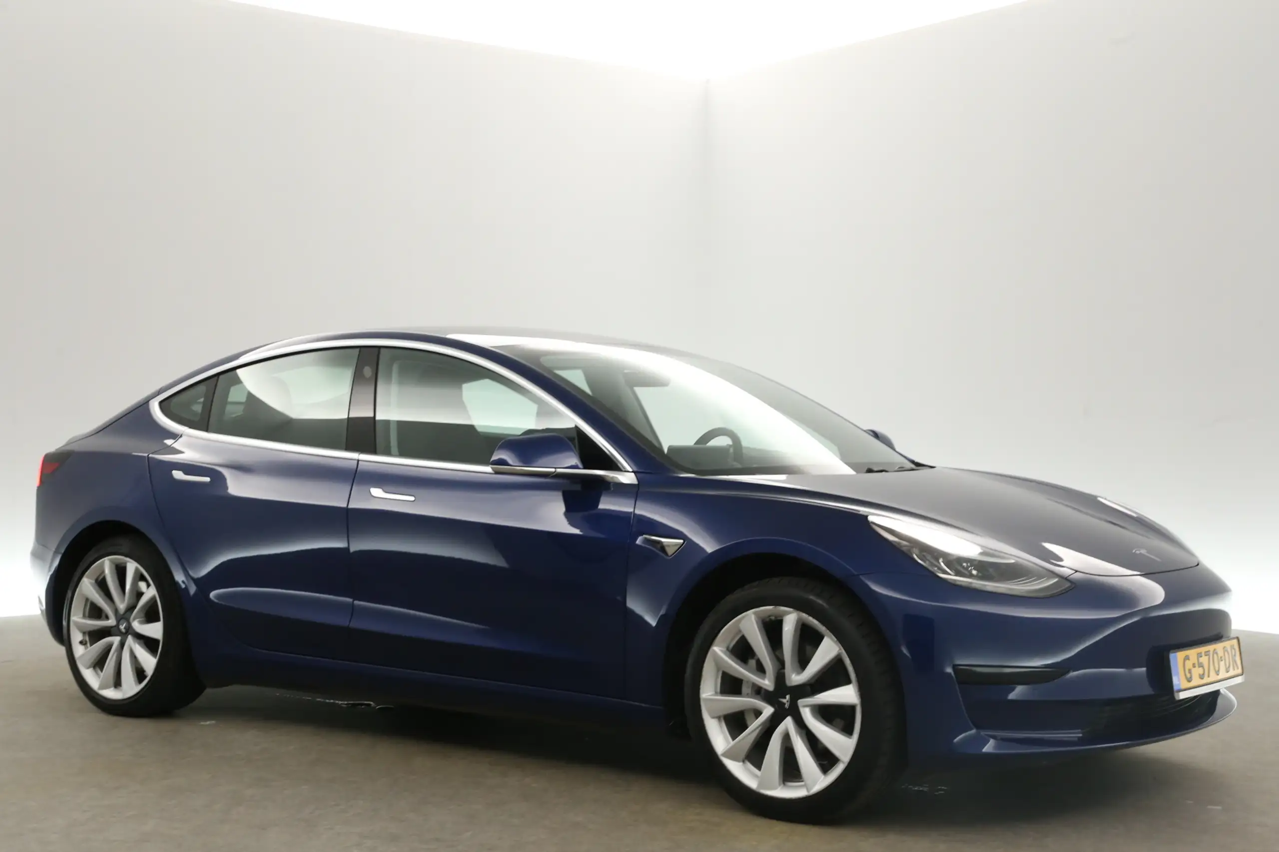 Tesla - Model 3