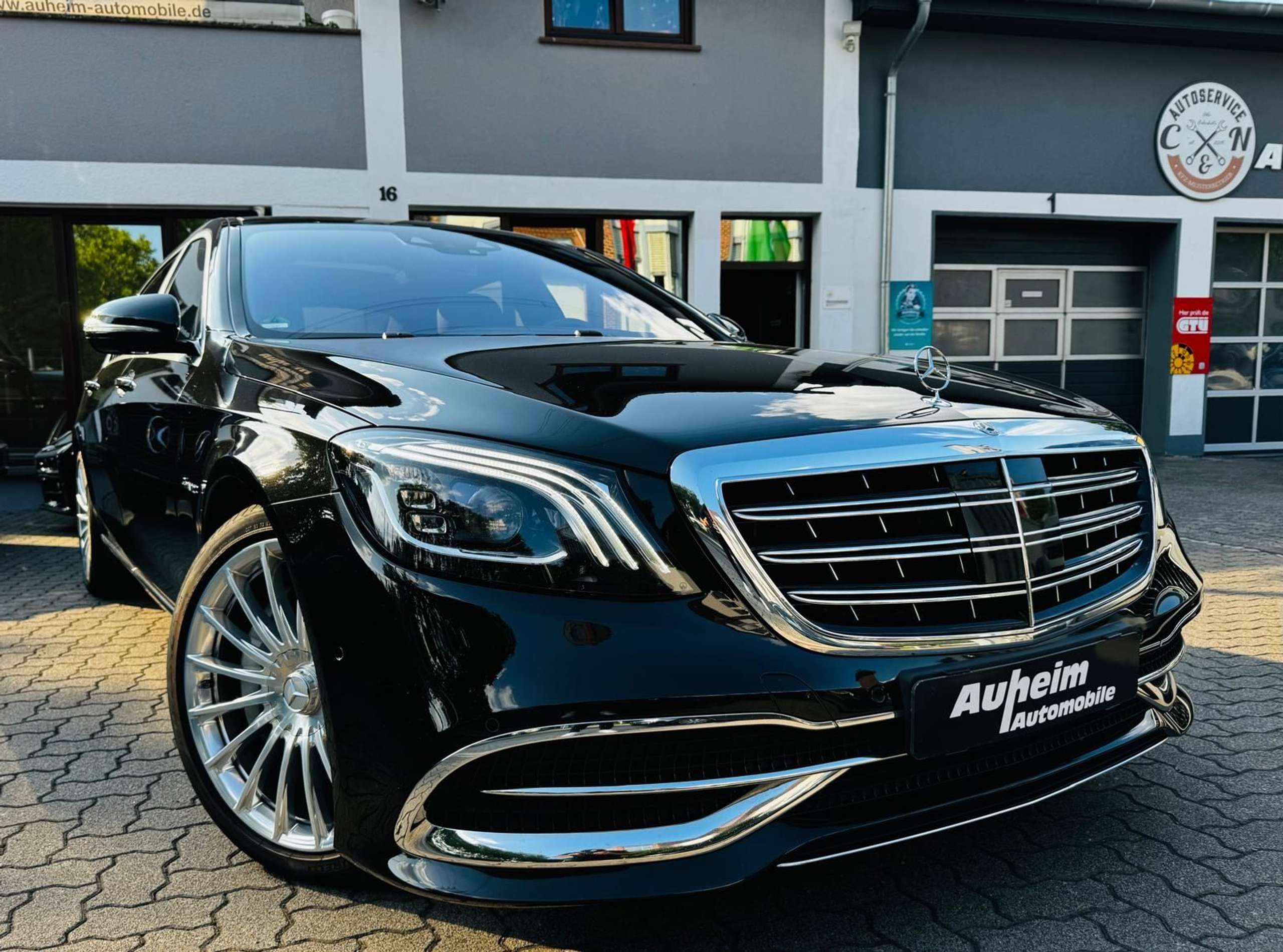 Mercedes-Benz - S 560