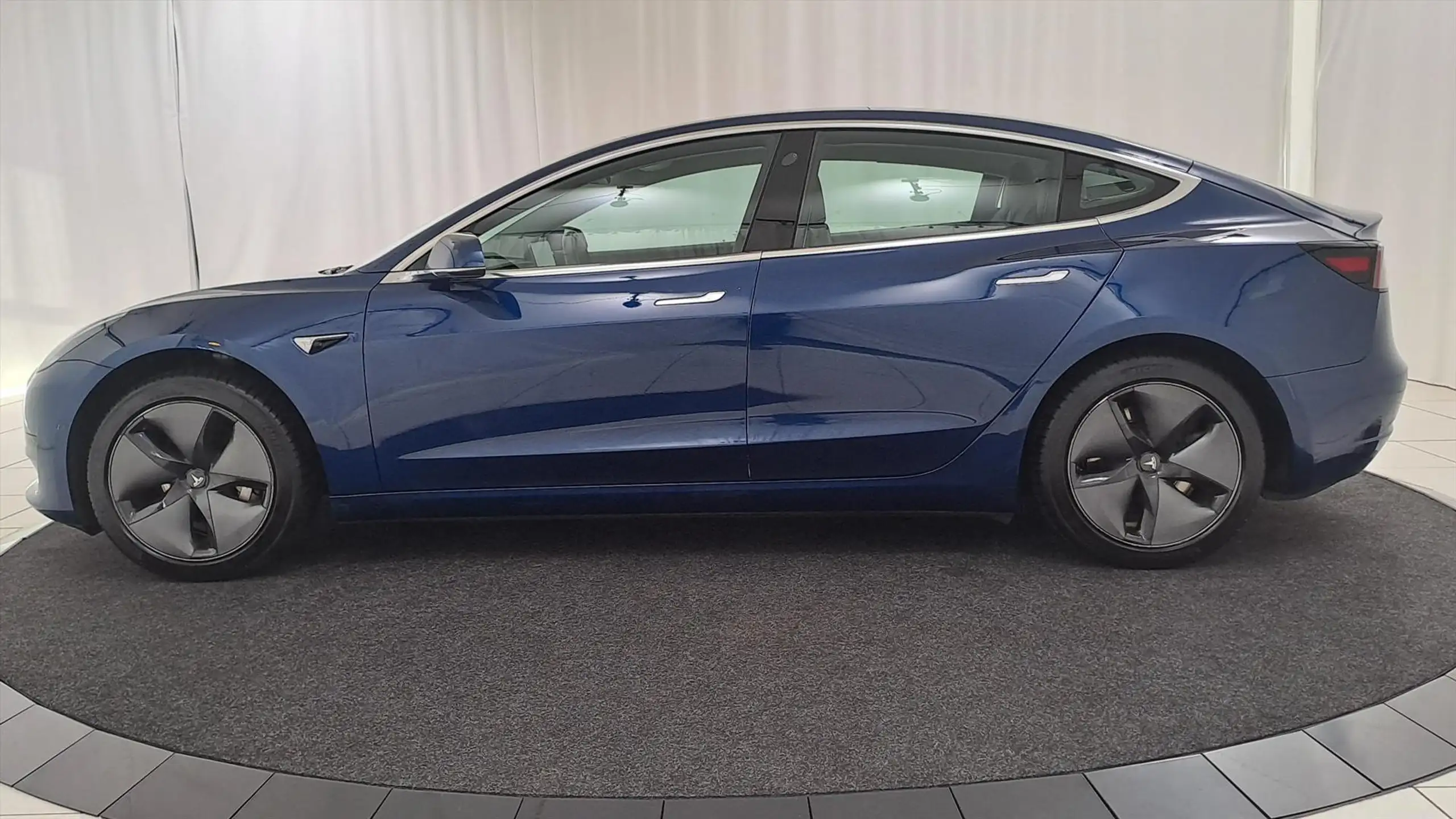 Tesla - Model 3