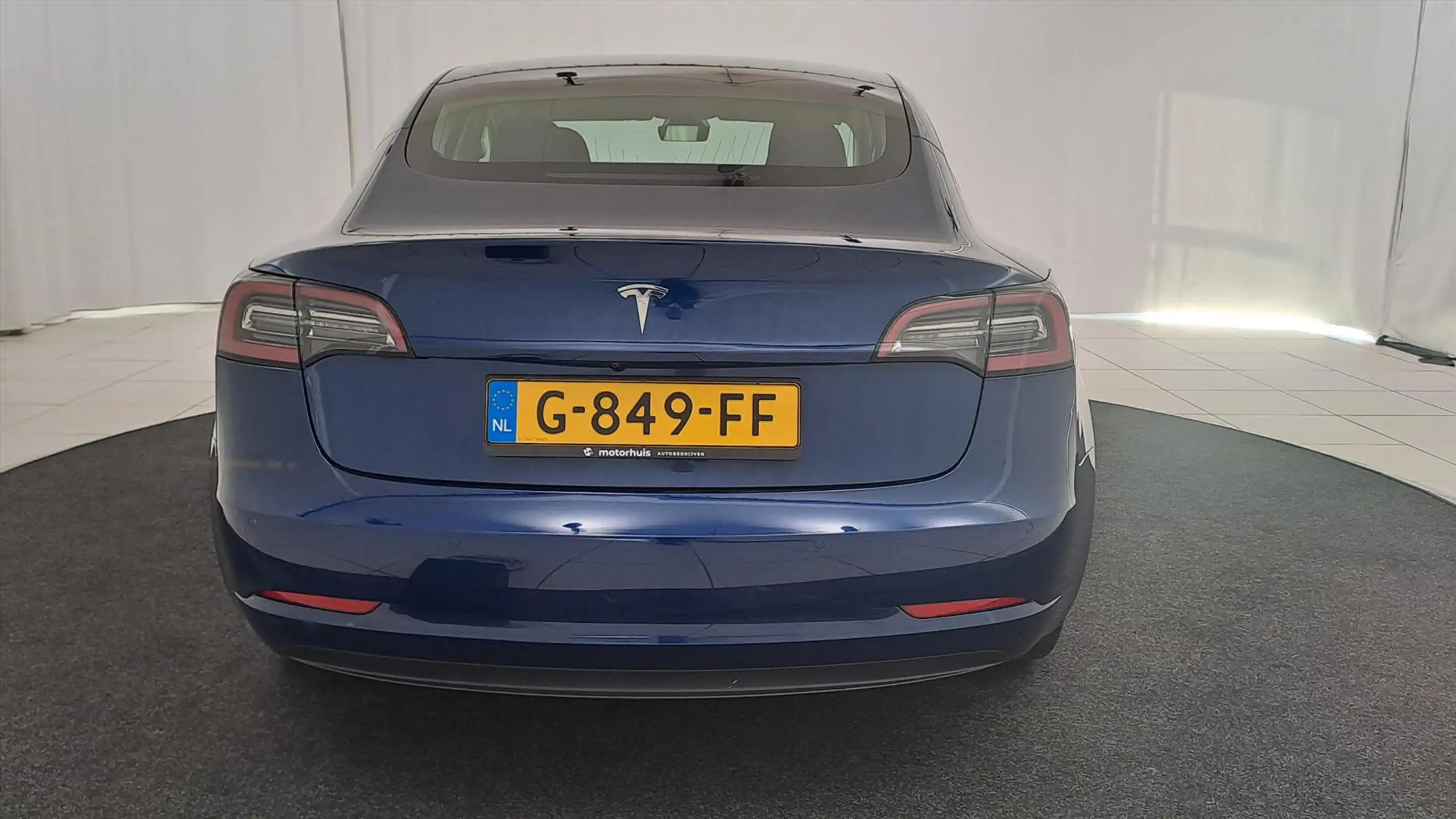 Tesla - Model 3