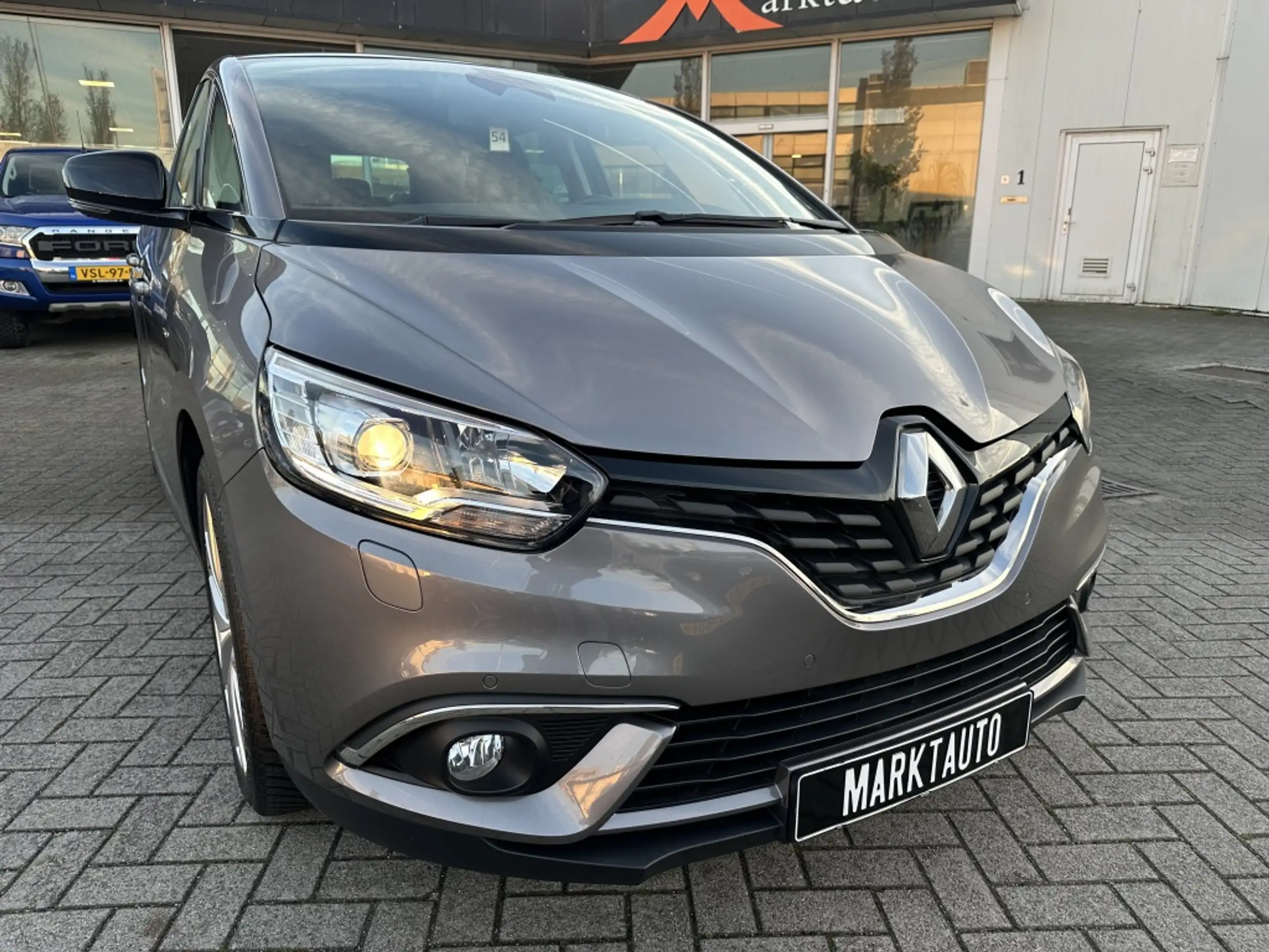 Renault - Scenic