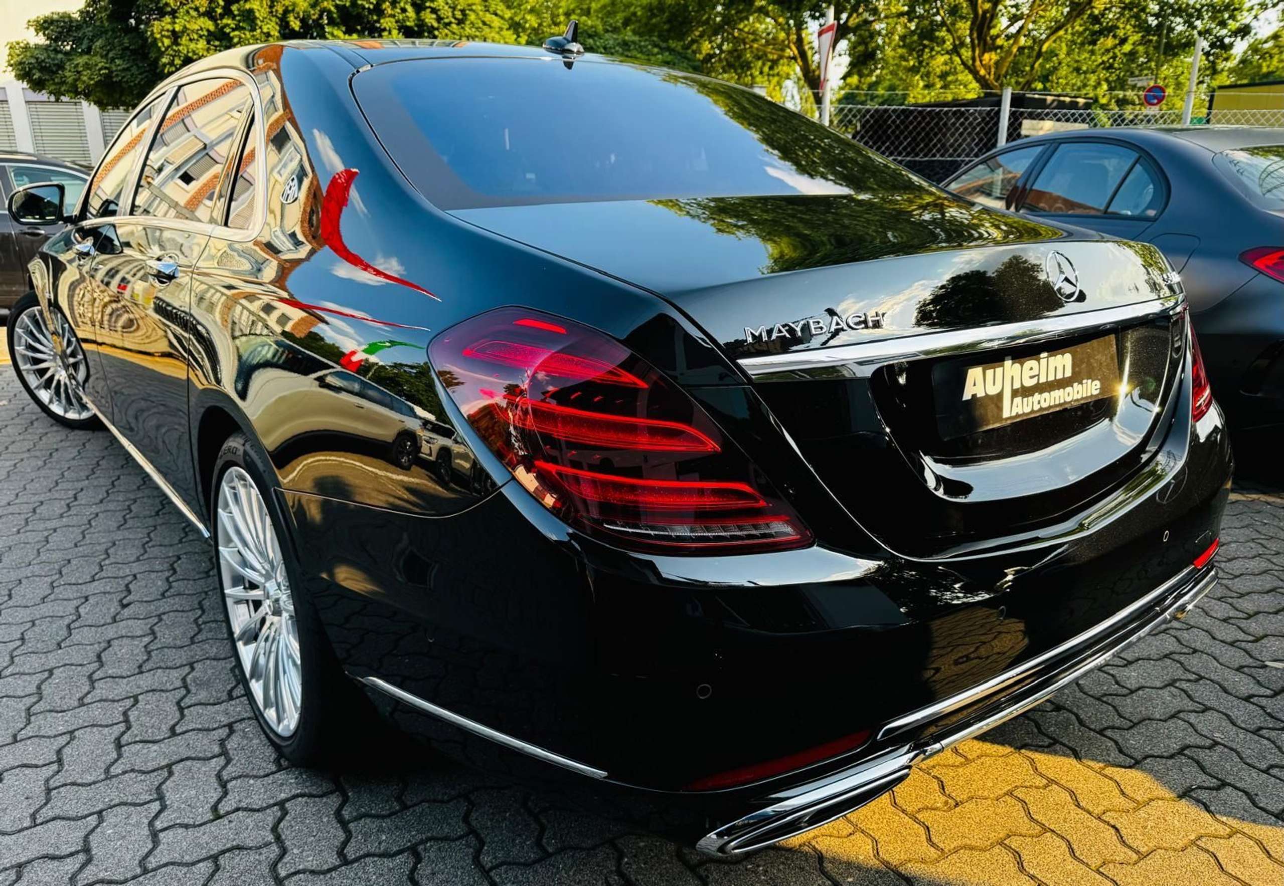 Mercedes-Benz - S 560