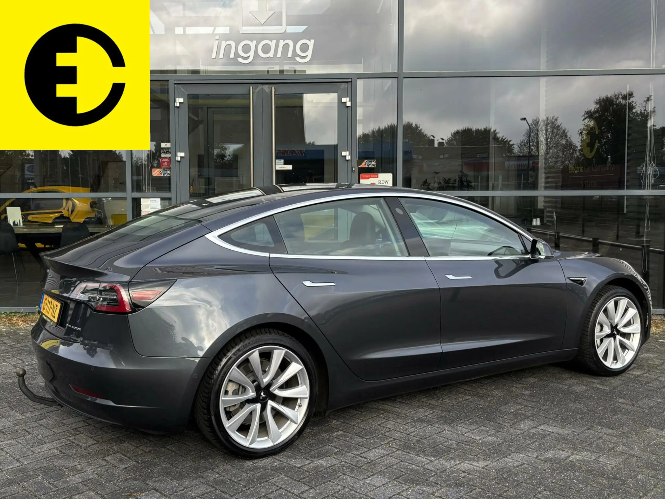 Tesla - Model 3