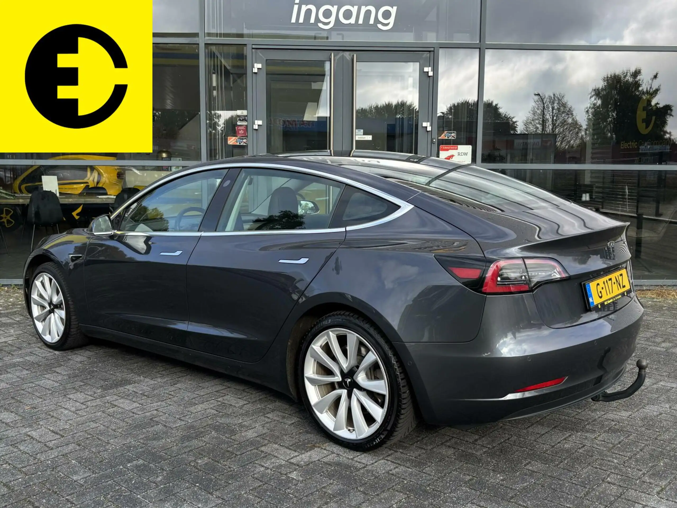 Tesla - Model 3