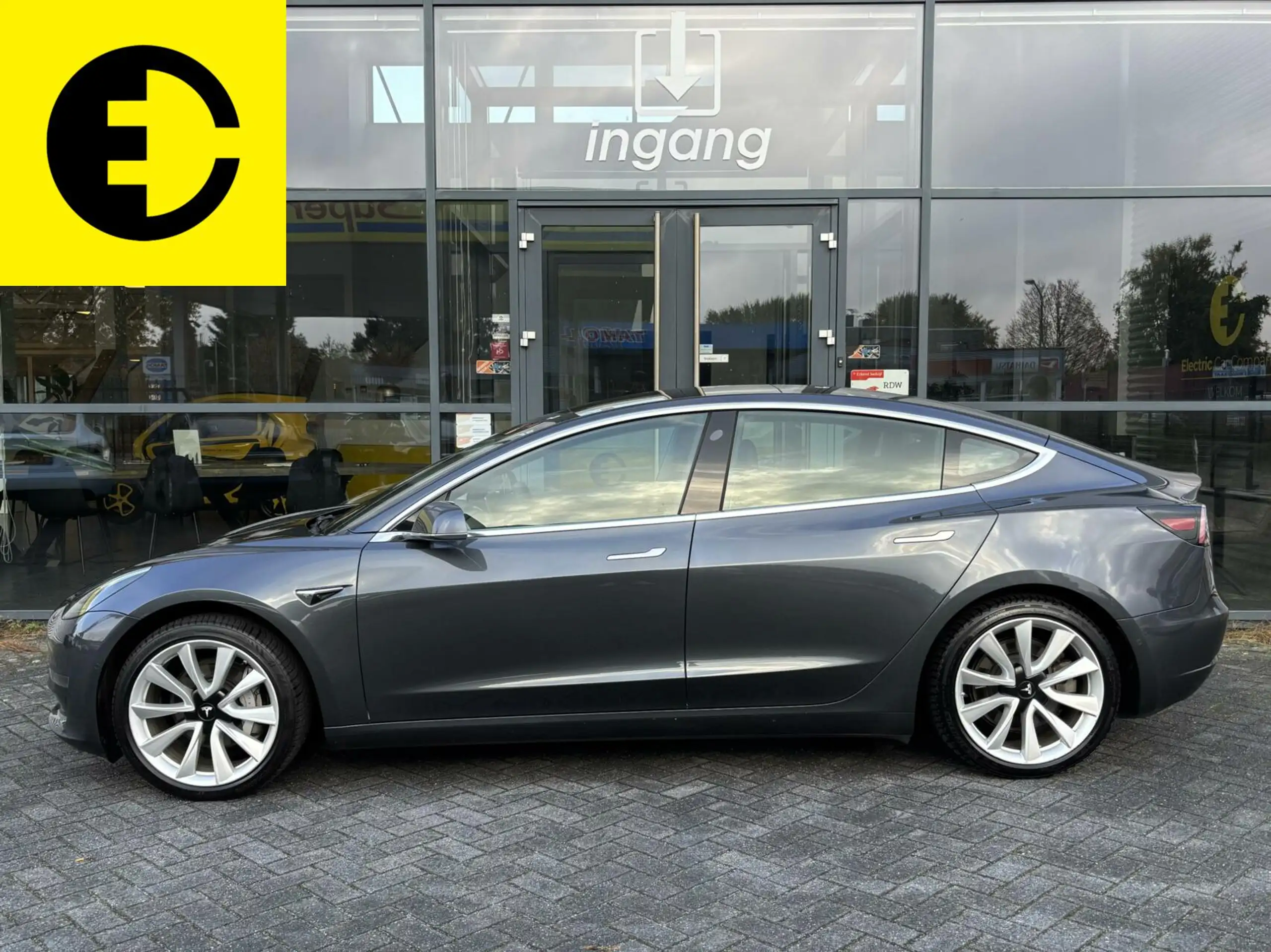 Tesla - Model 3