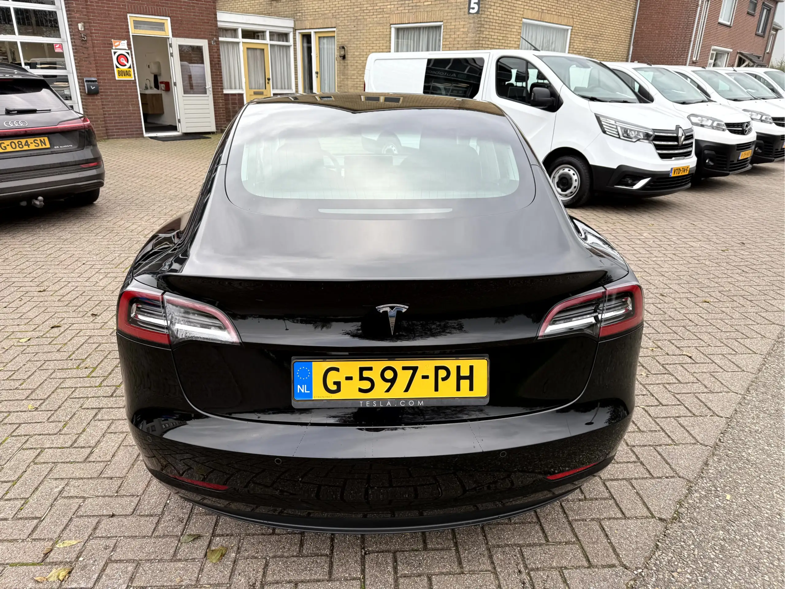 Tesla - Model 3