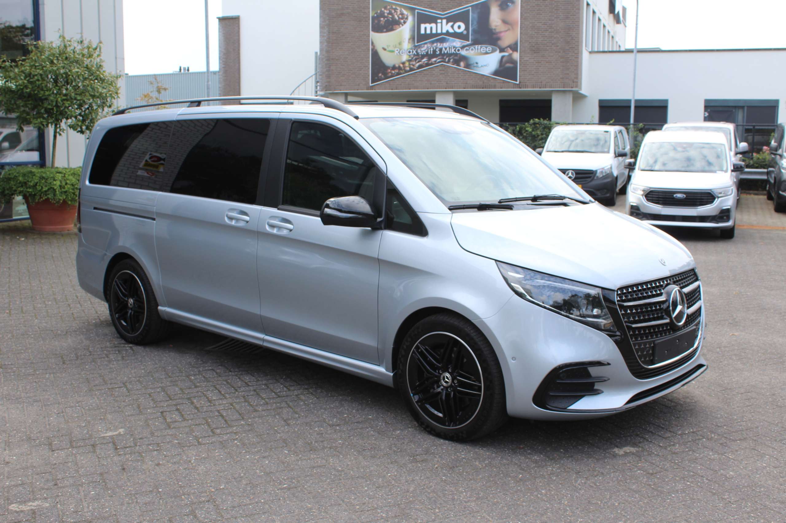 Mercedes-Benz - V