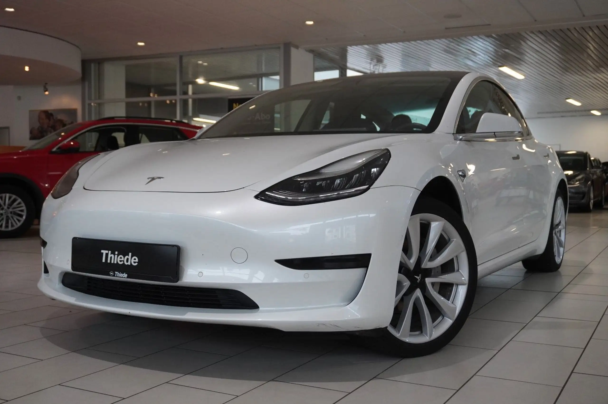 Tesla - Model 3