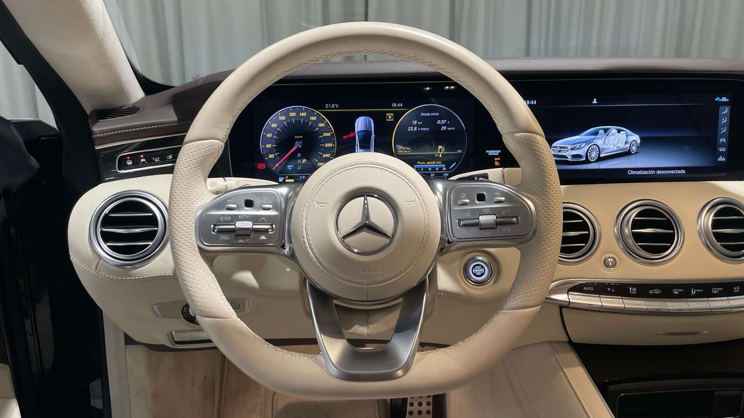 Mercedes-Benz - S 560