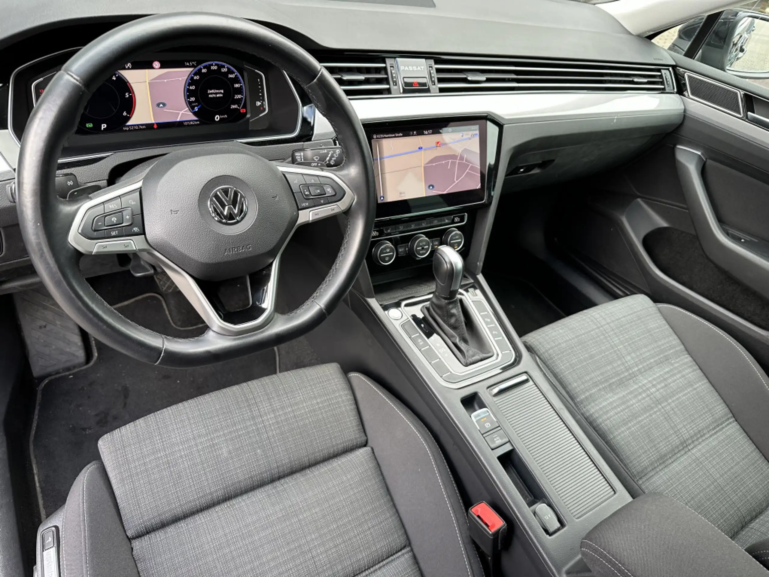 Volkswagen - Passat