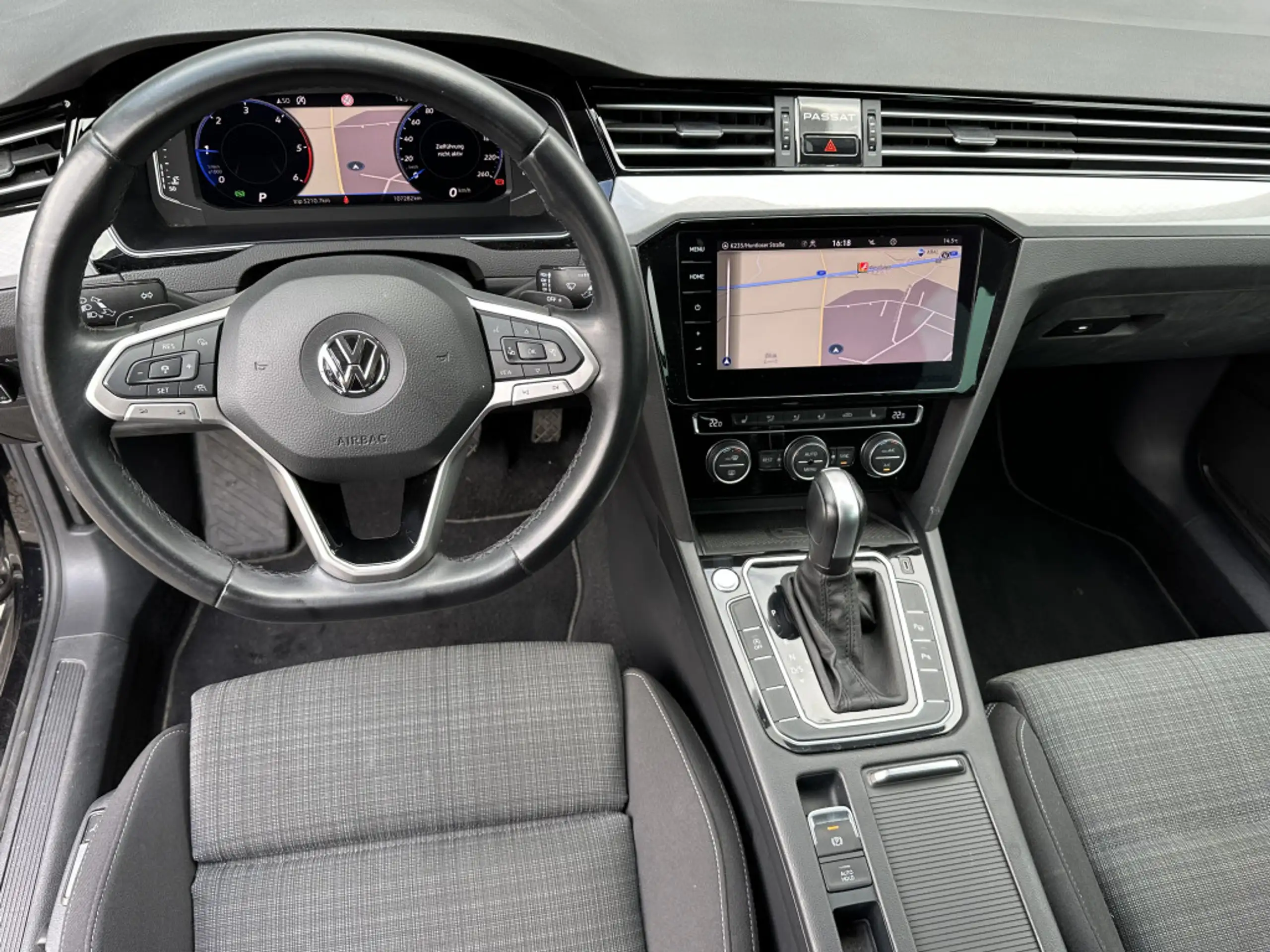 Volkswagen - Passat