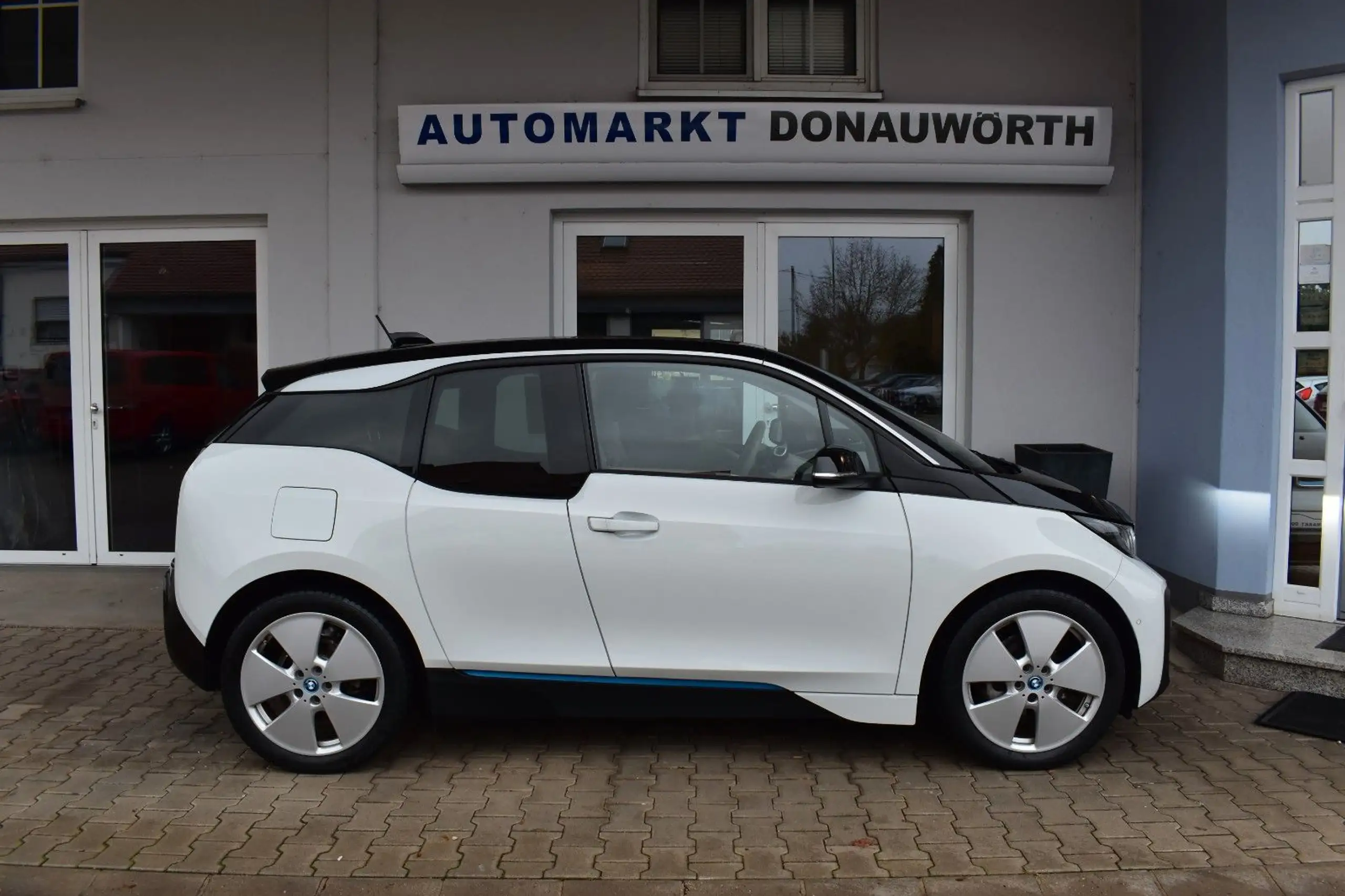 BMW - i3