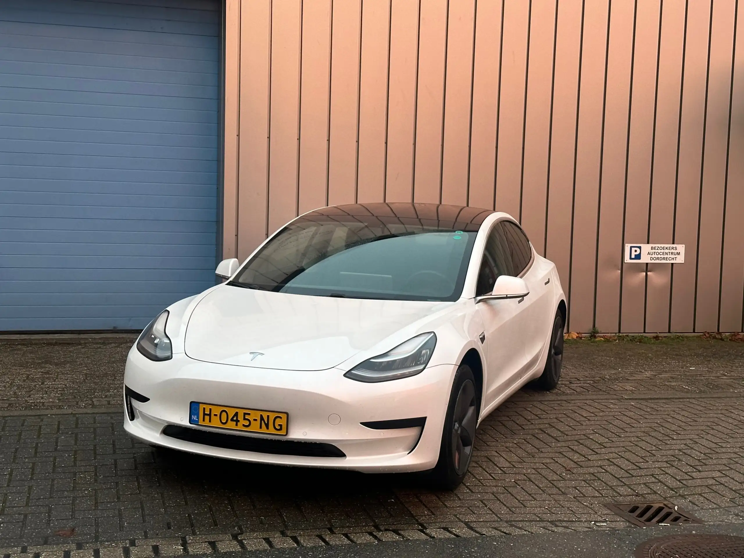 Tesla - Model 3