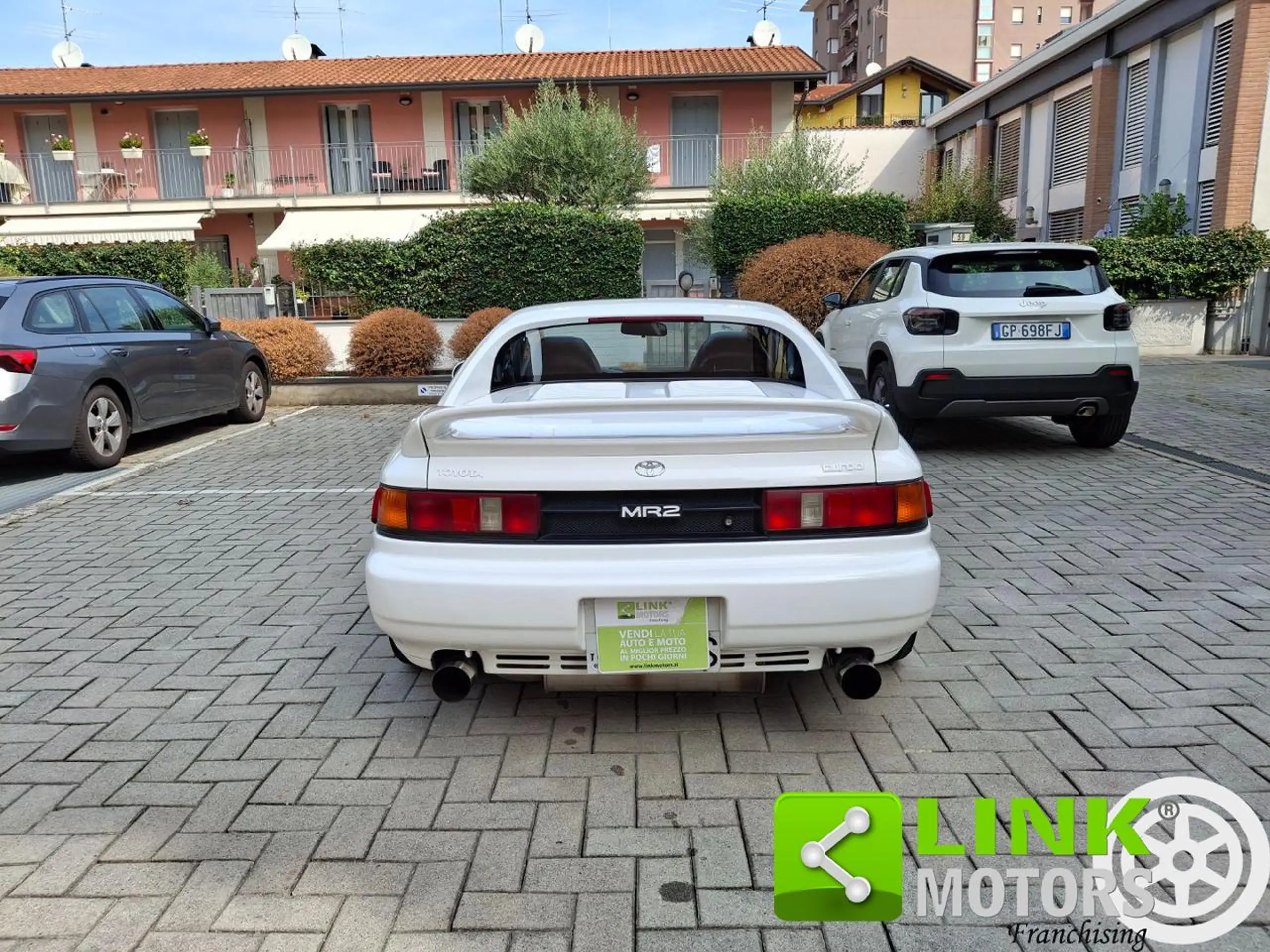 Toyota - MR 2