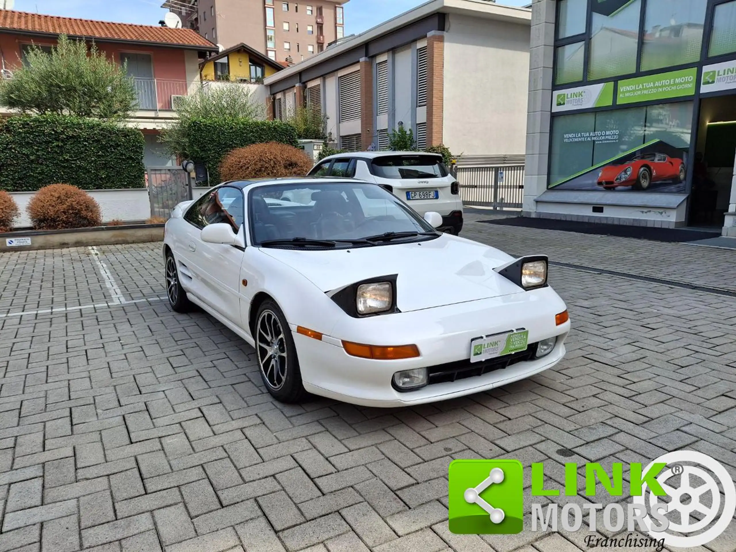 Toyota - MR 2