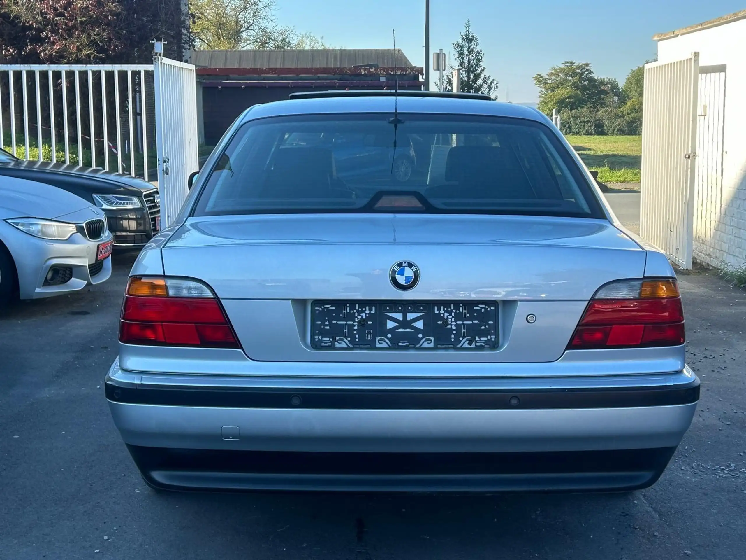 BMW - 750