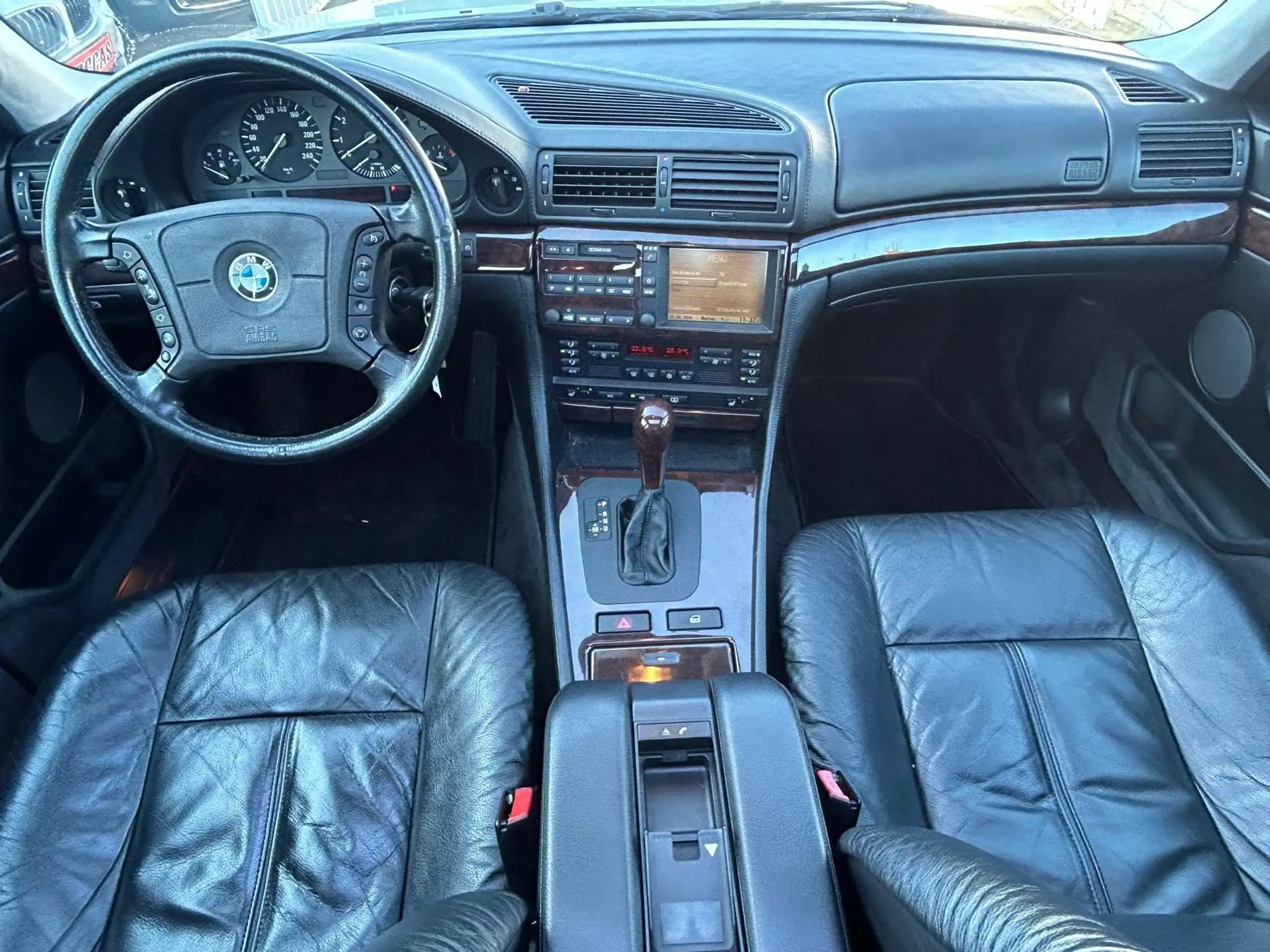 BMW - 750