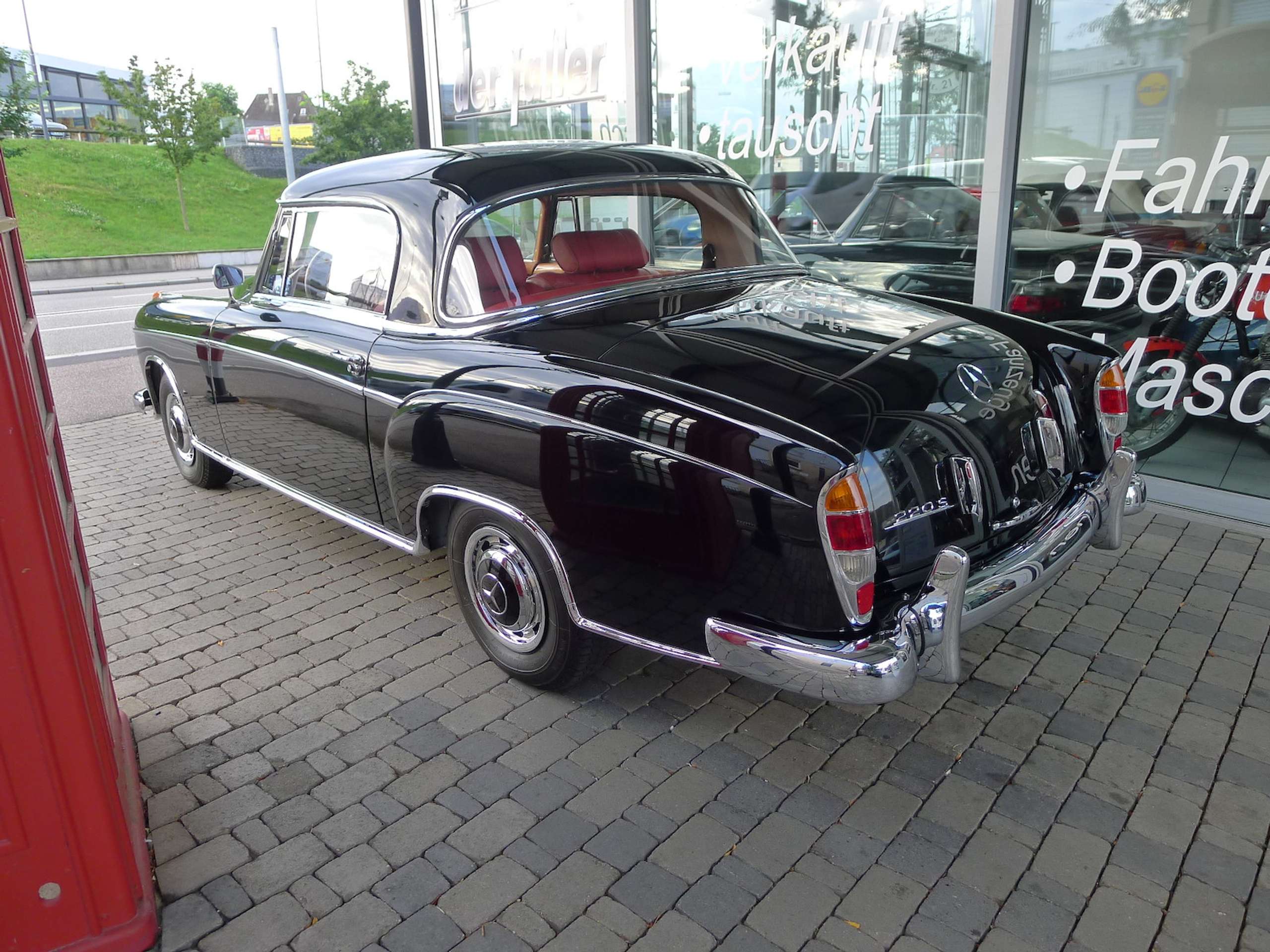 Mercedes-Benz - 220