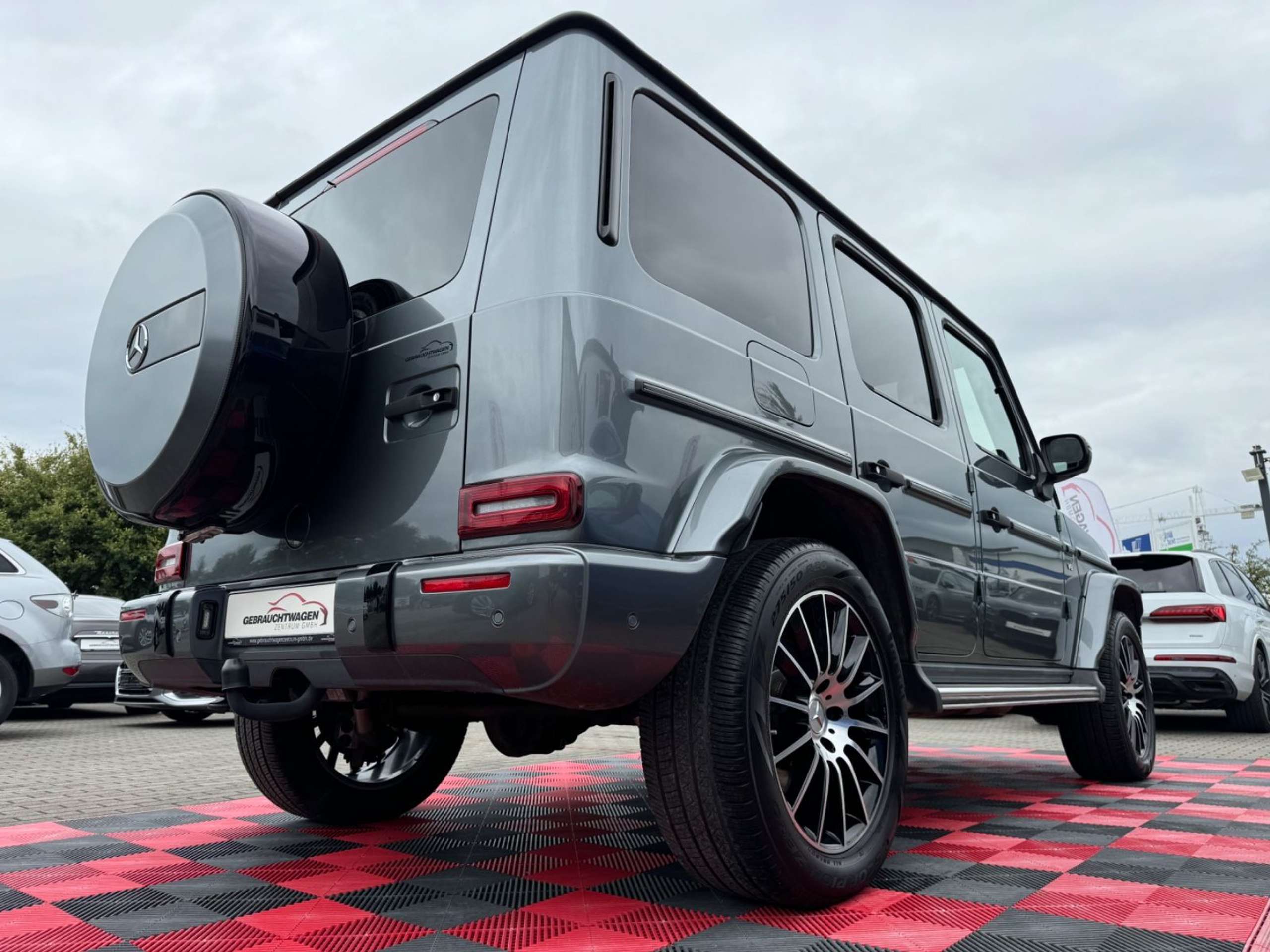 Mercedes-Benz - G 500