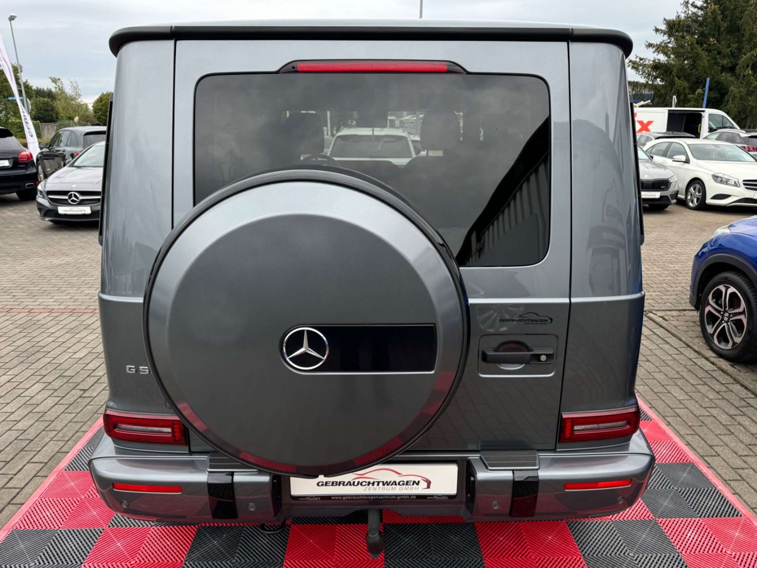 Mercedes-Benz - G 500