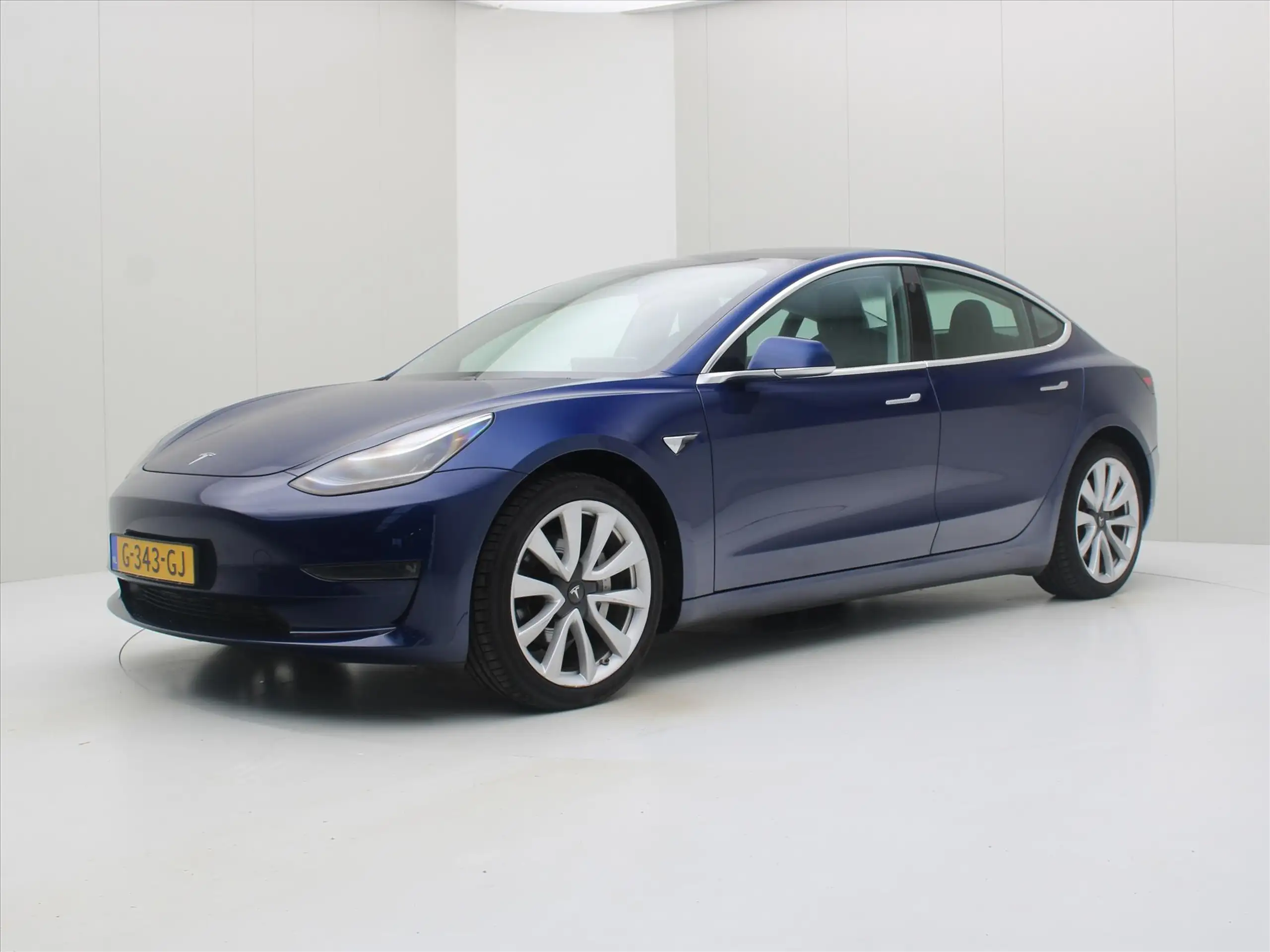 Tesla - Model 3