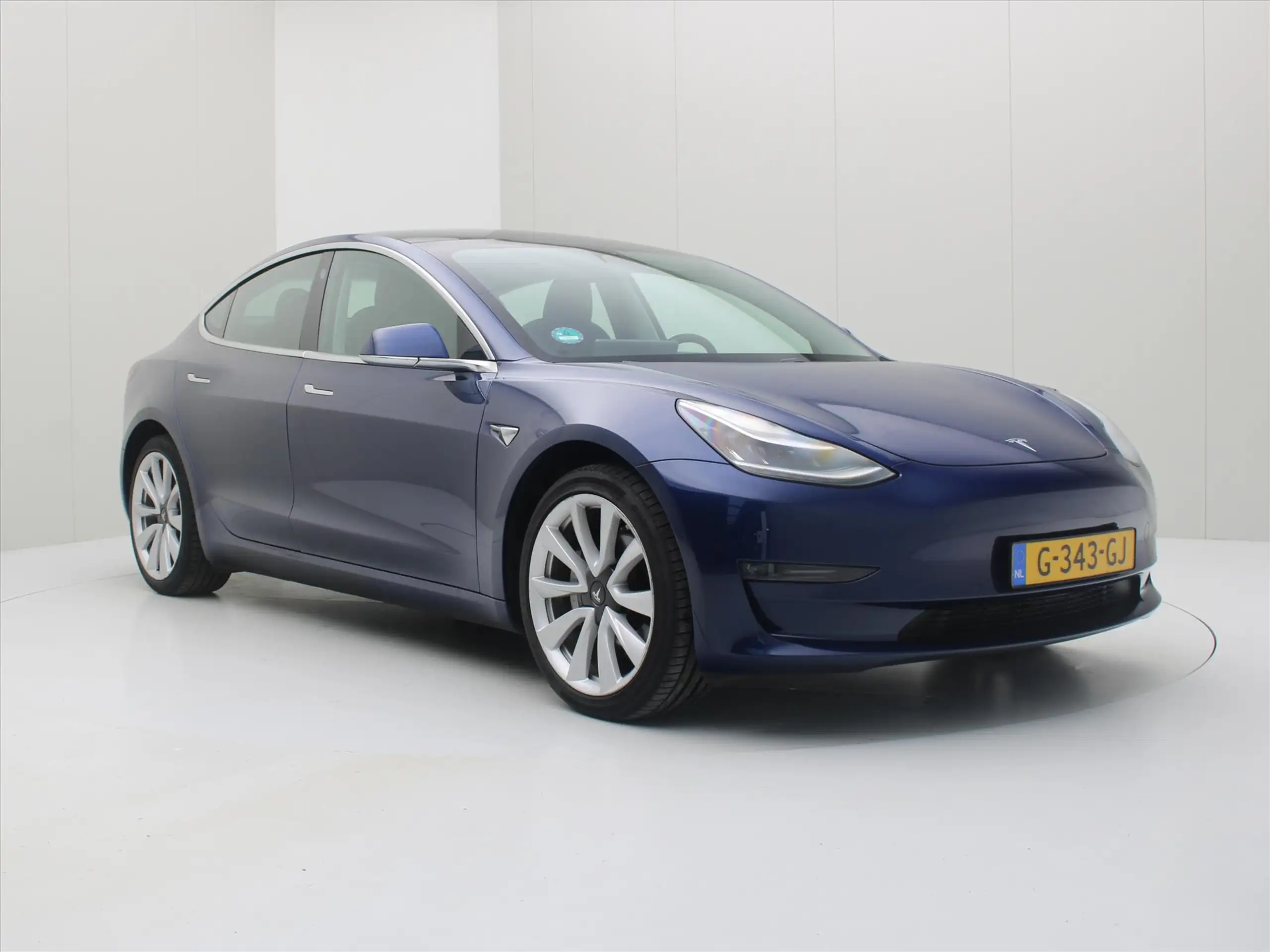 Tesla - Model 3