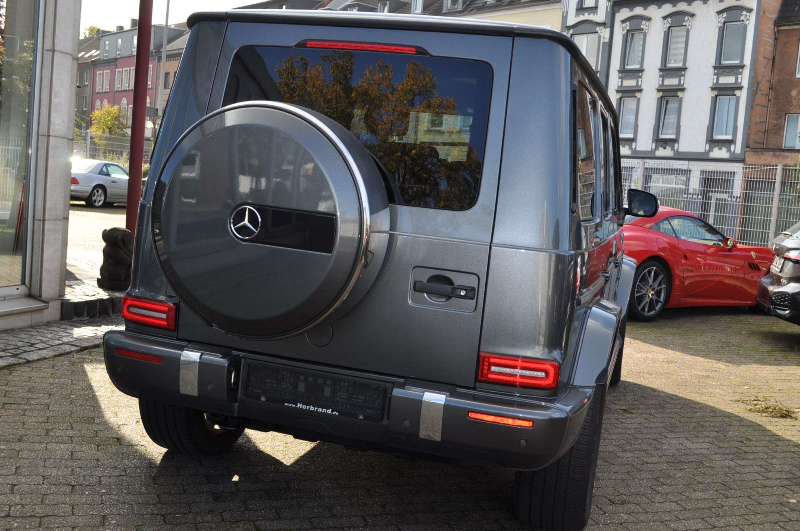 Mercedes-Benz - G 350