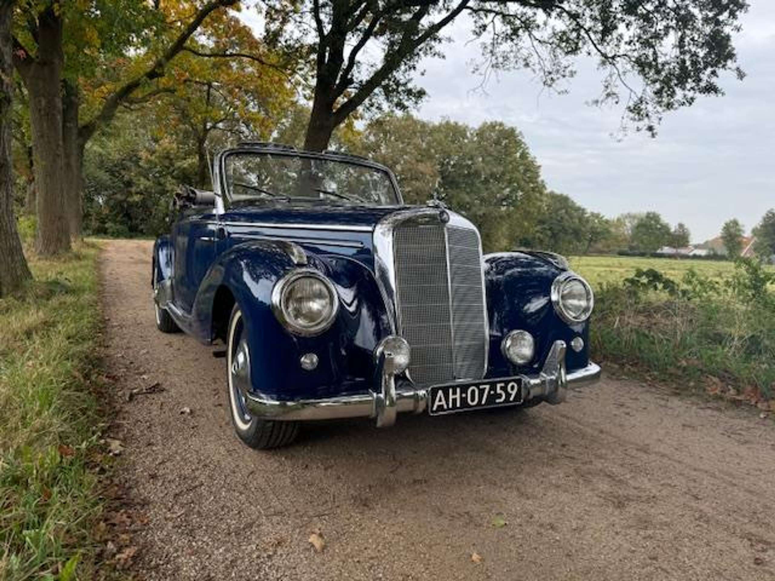 Mercedes-Benz - 220