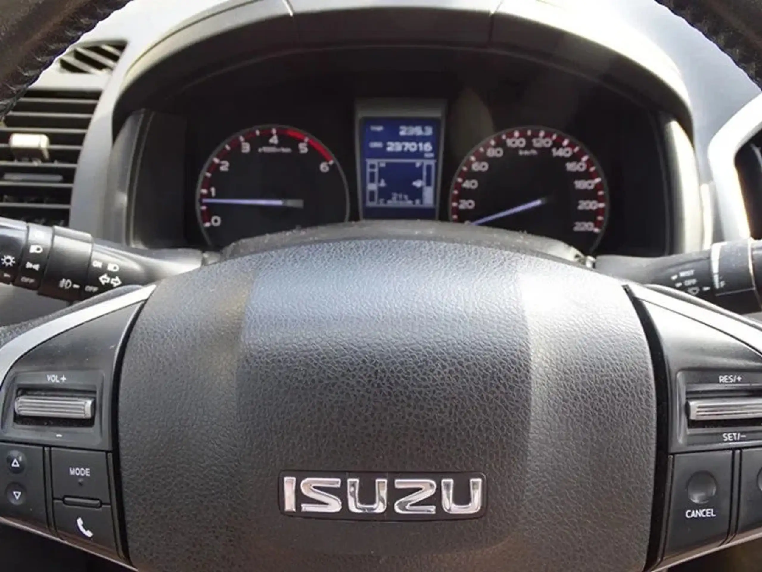 Isuzu - D-Max