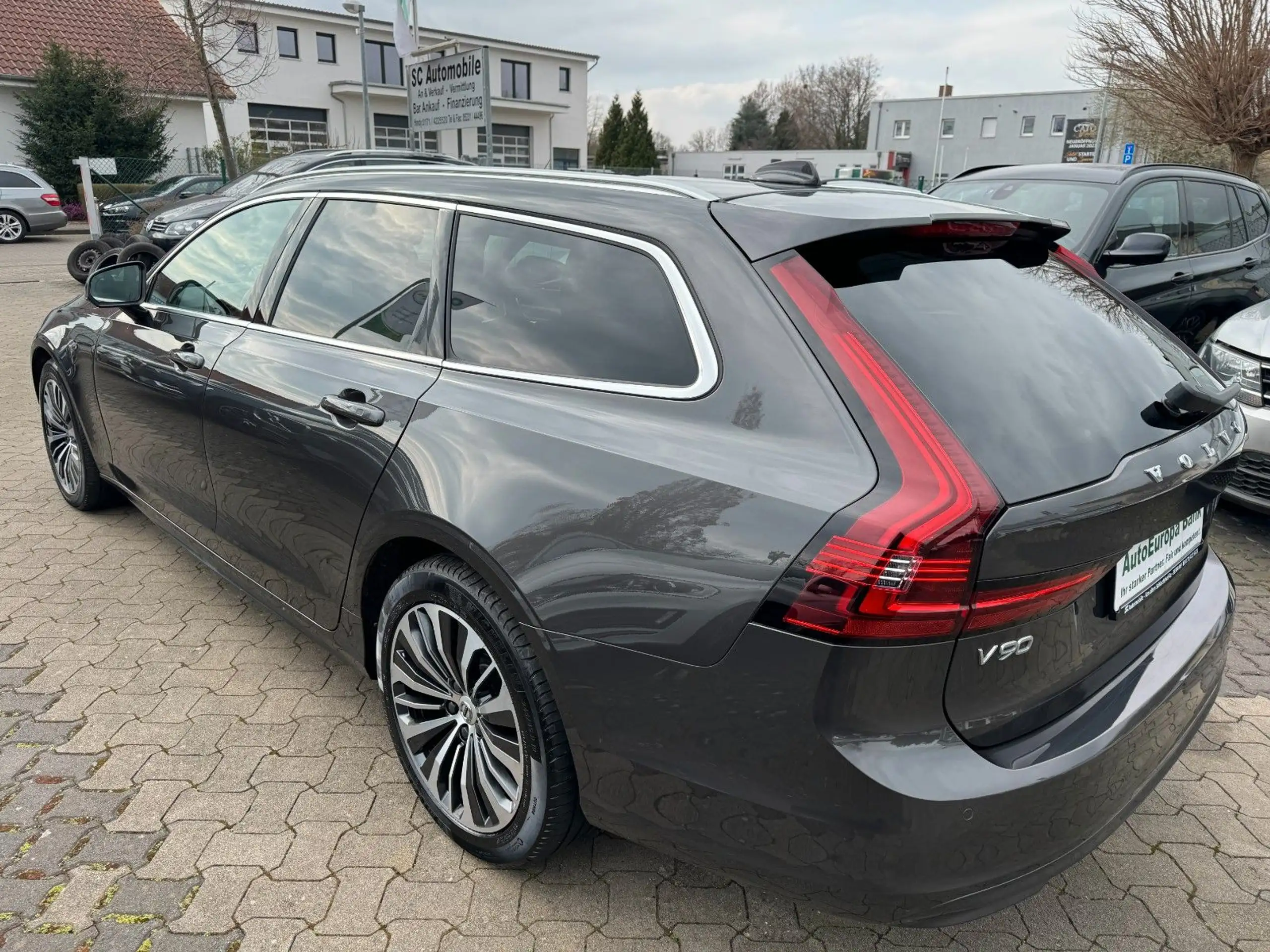 Volvo - V90