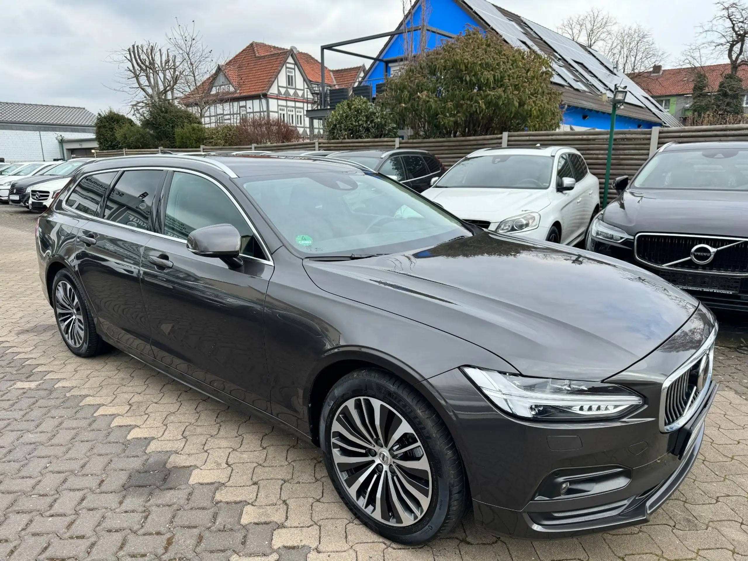 Volvo - V90