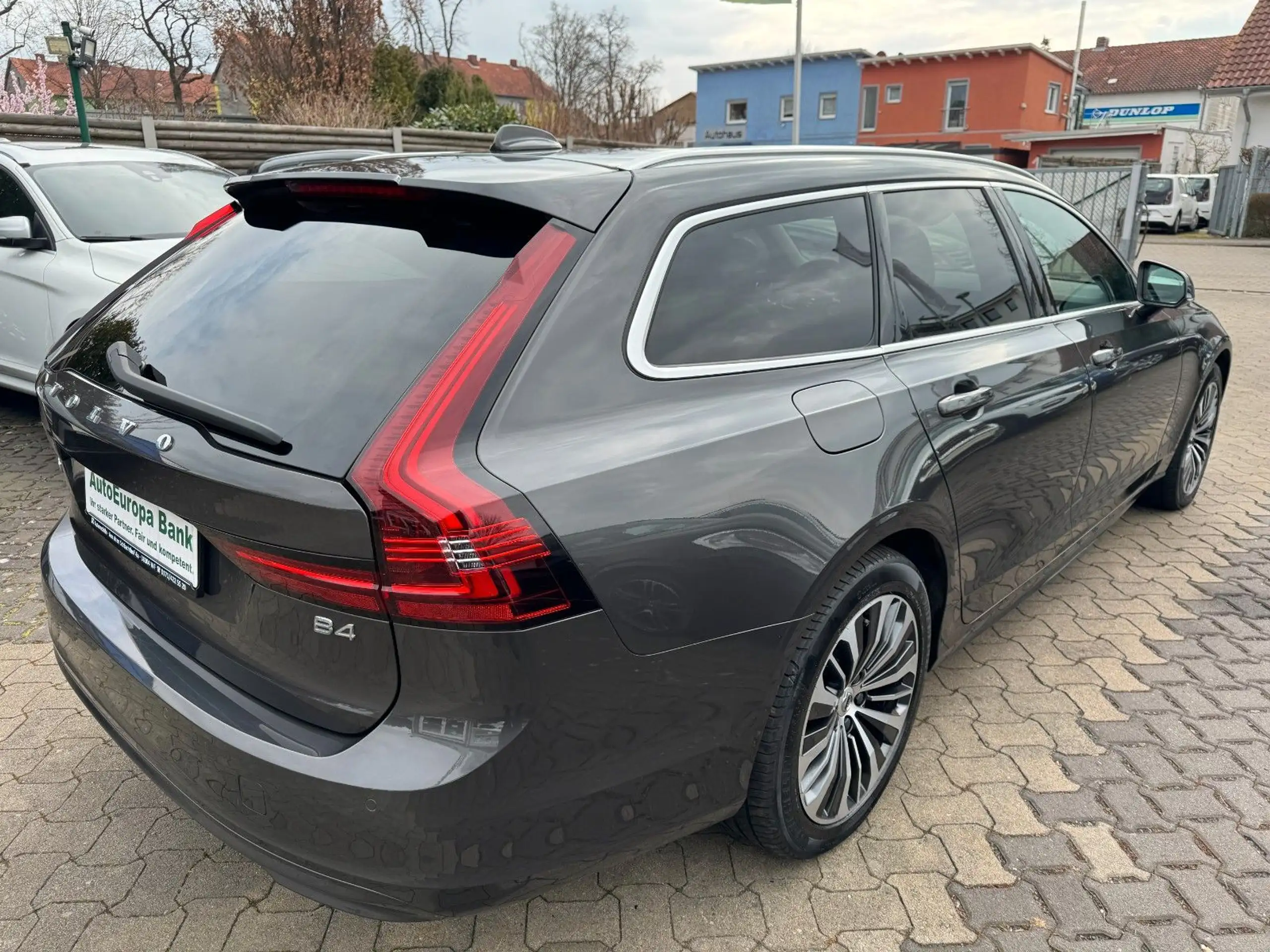 Volvo - V90