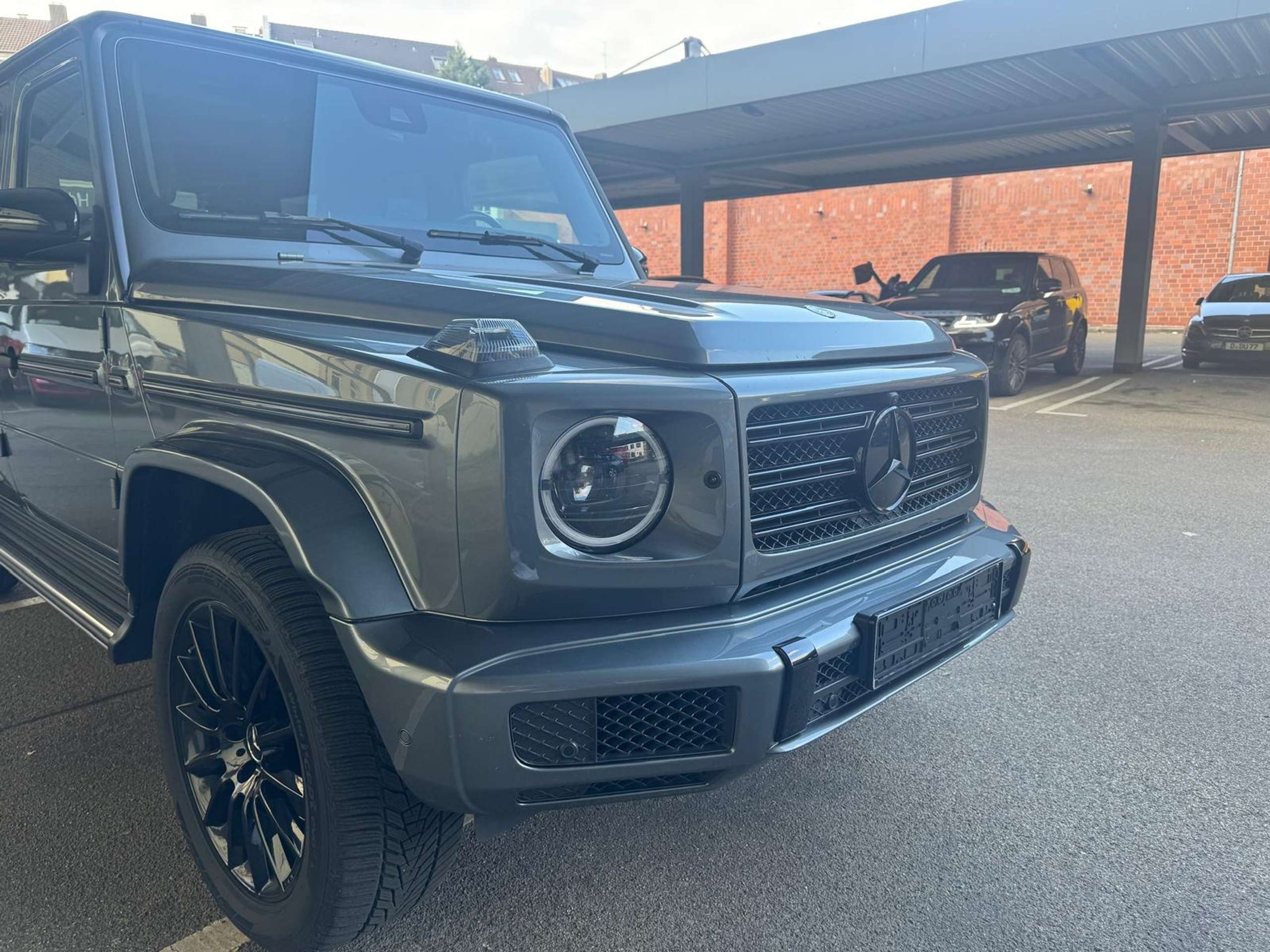 Mercedes-Benz - G 400