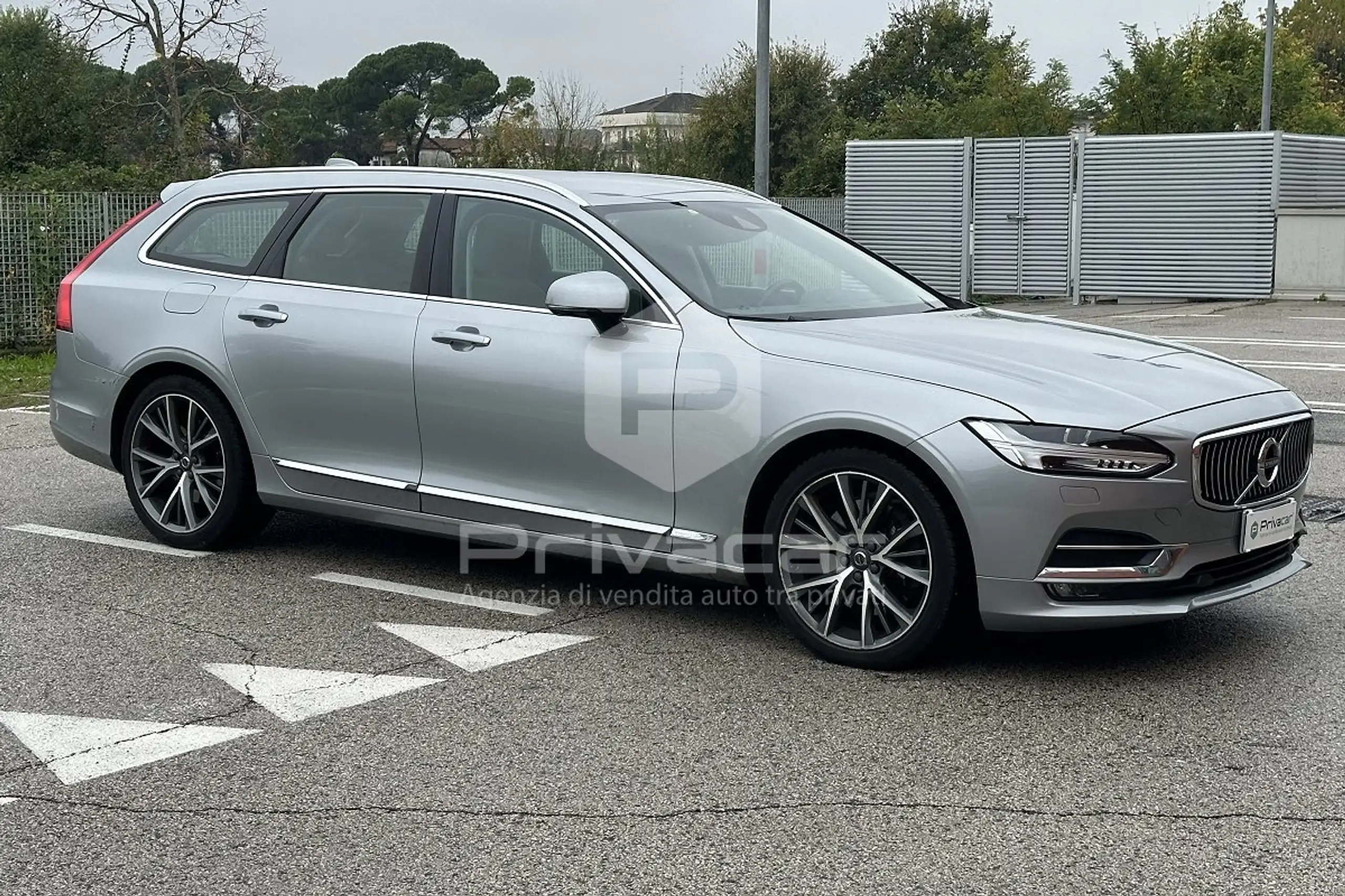 Volvo - V90