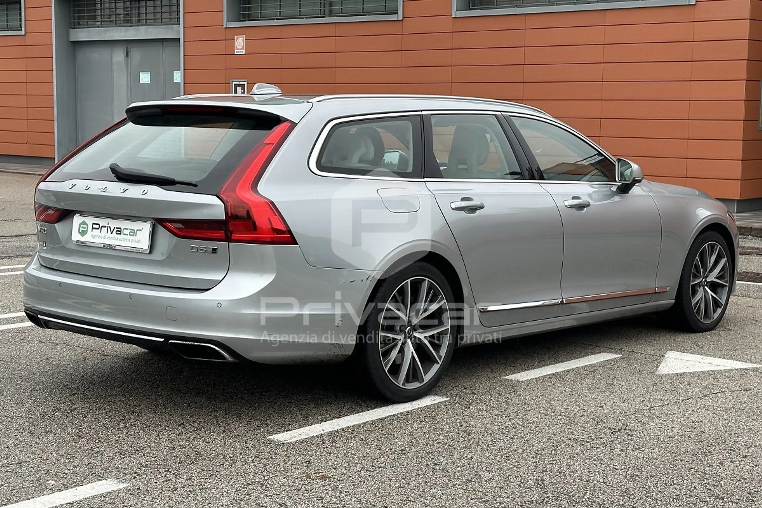 Volvo - V90