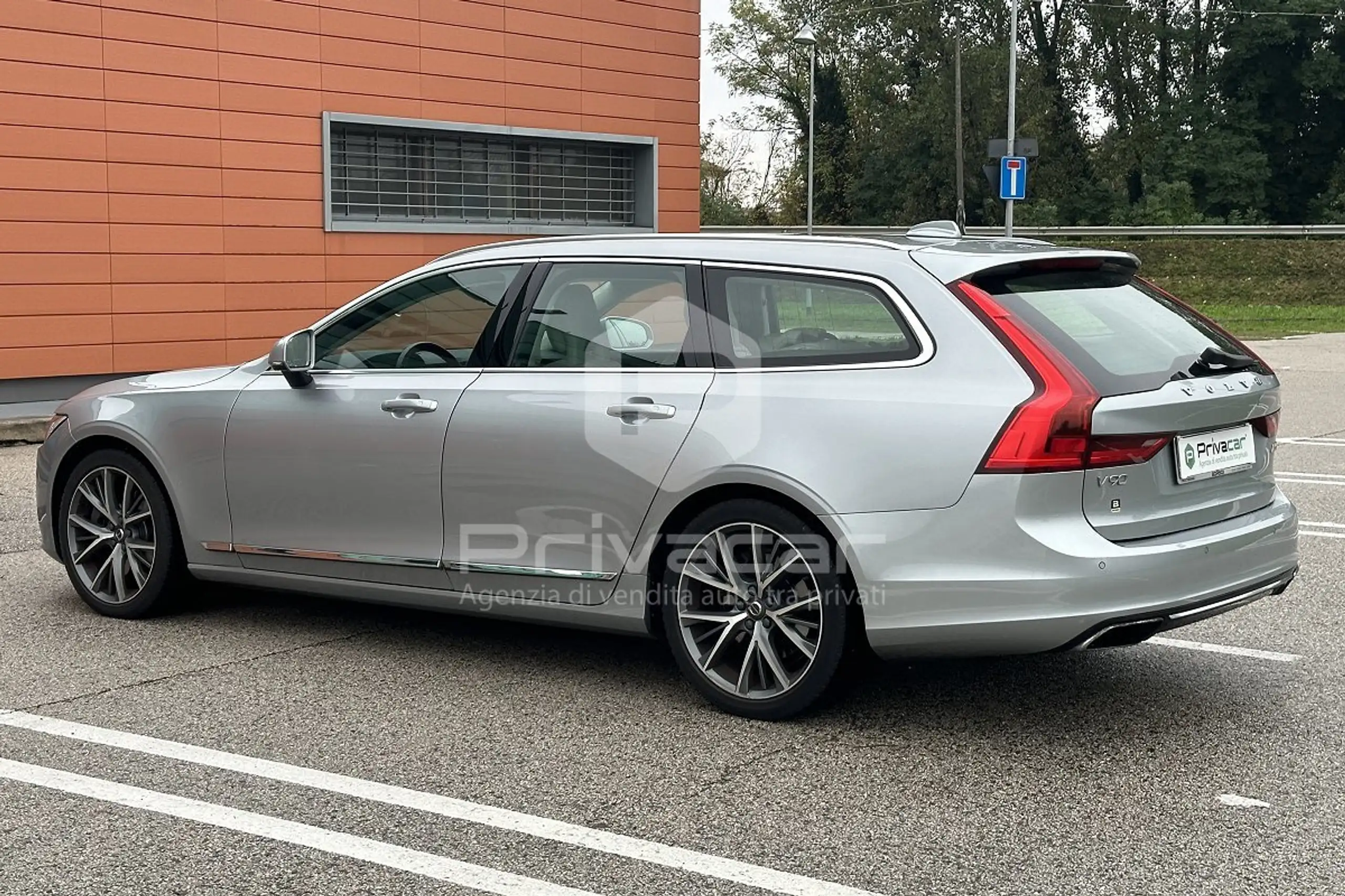 Volvo - V90