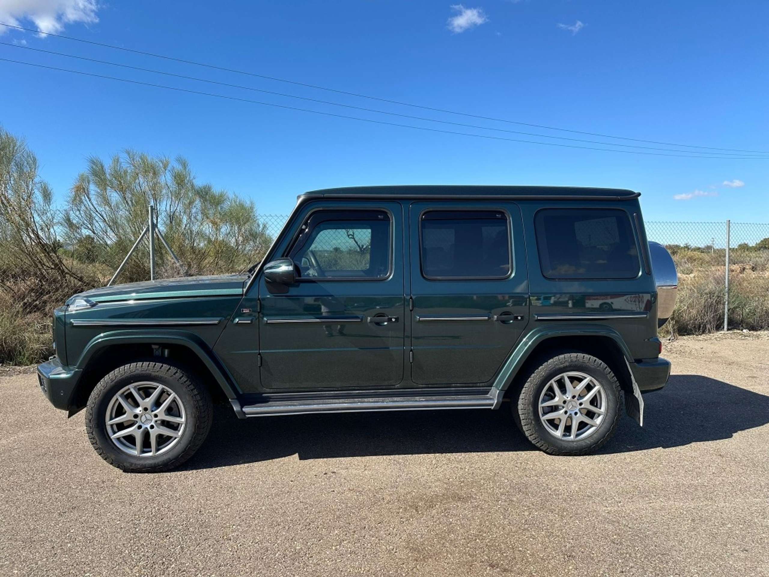 Mercedes-Benz - G 400