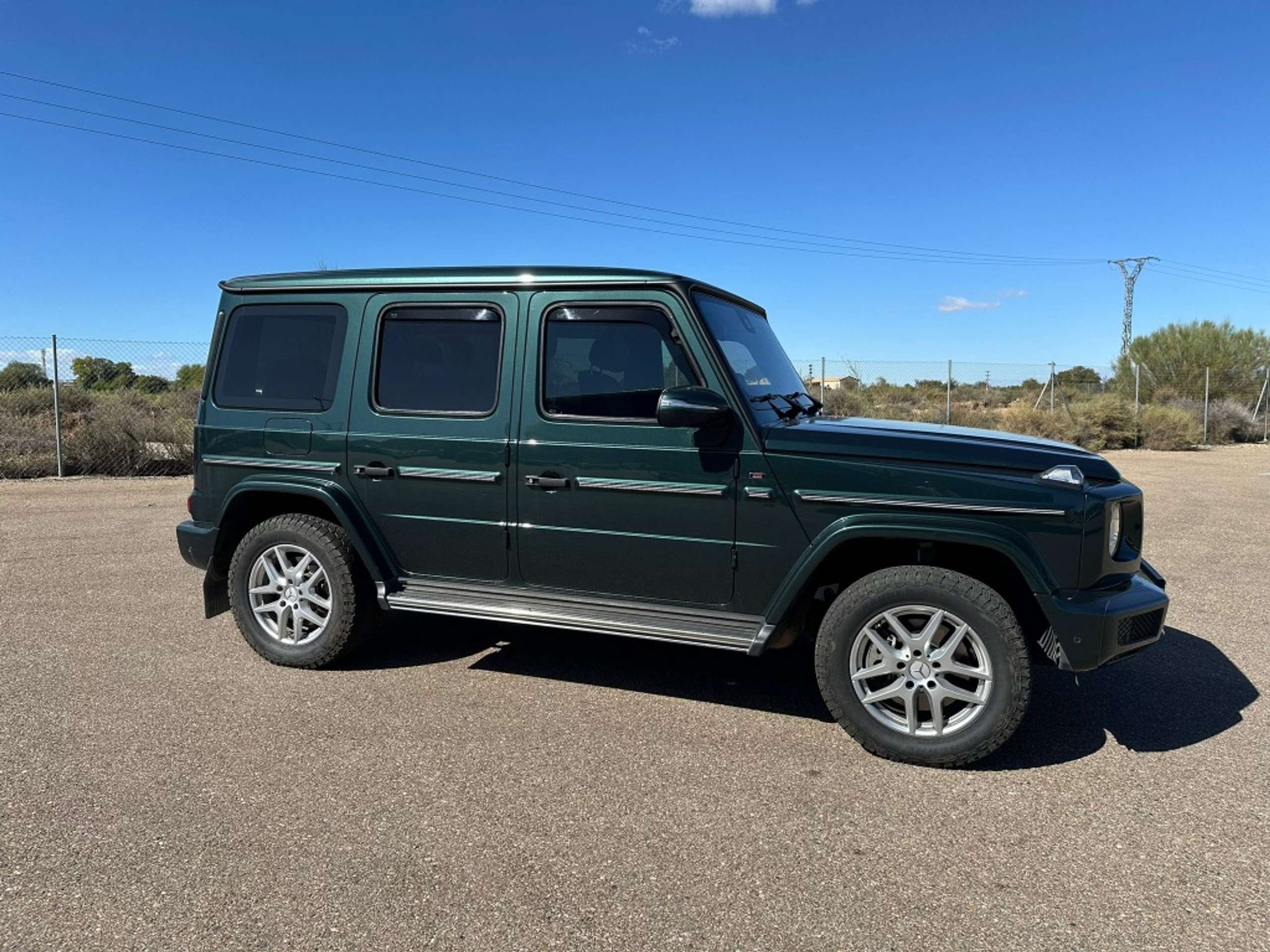 Mercedes-Benz - G 400