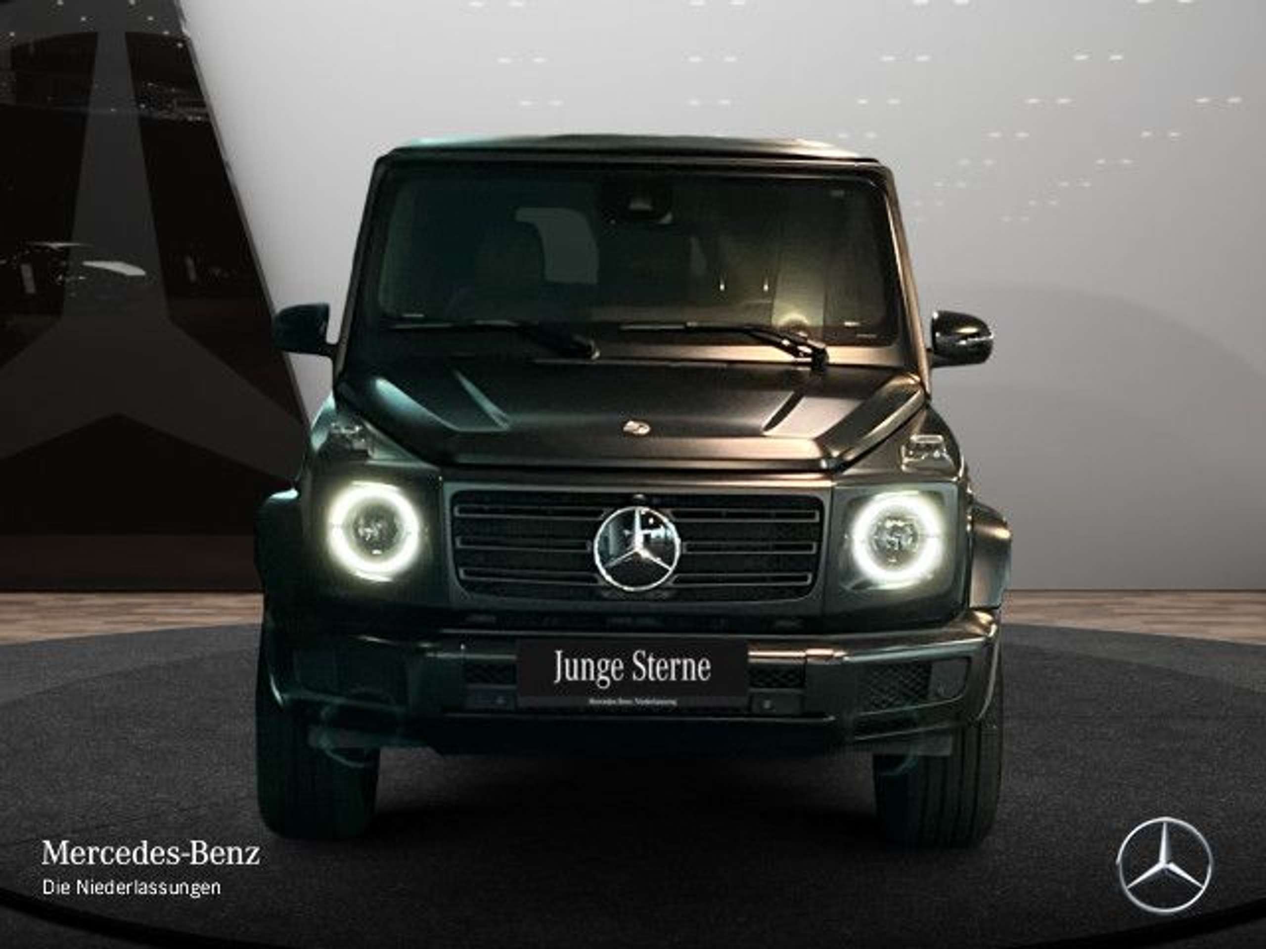 Mercedes-Benz - G 400