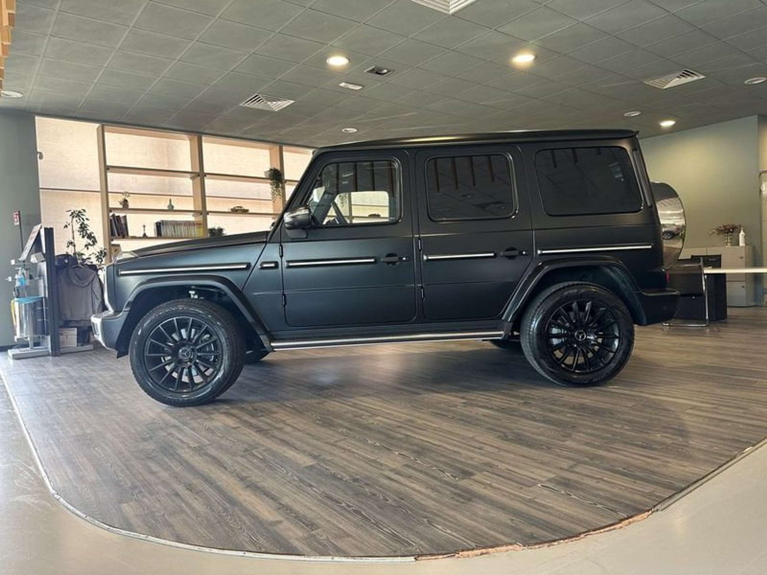 Mercedes-Benz - G 400