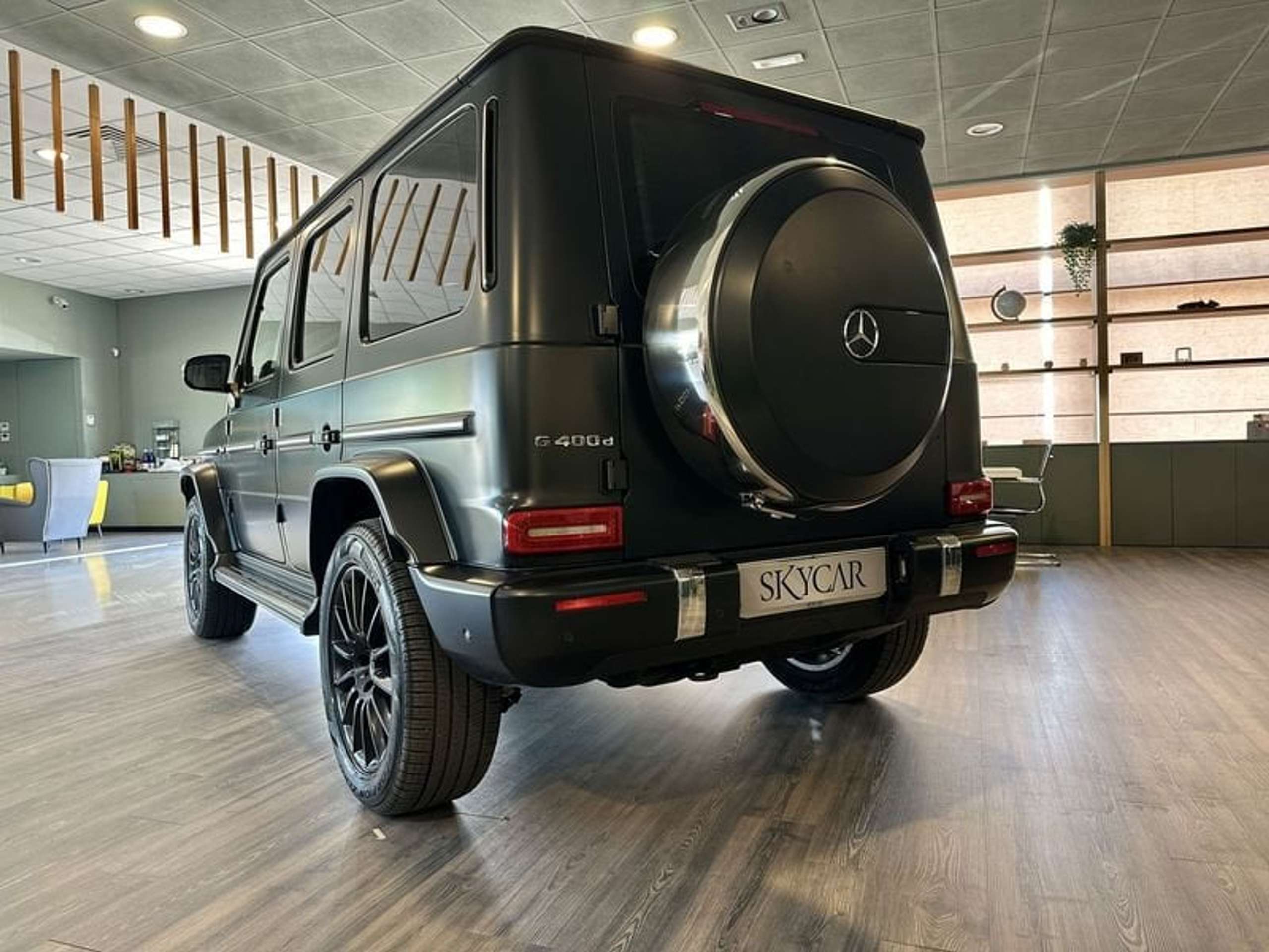 Mercedes-Benz - G 400