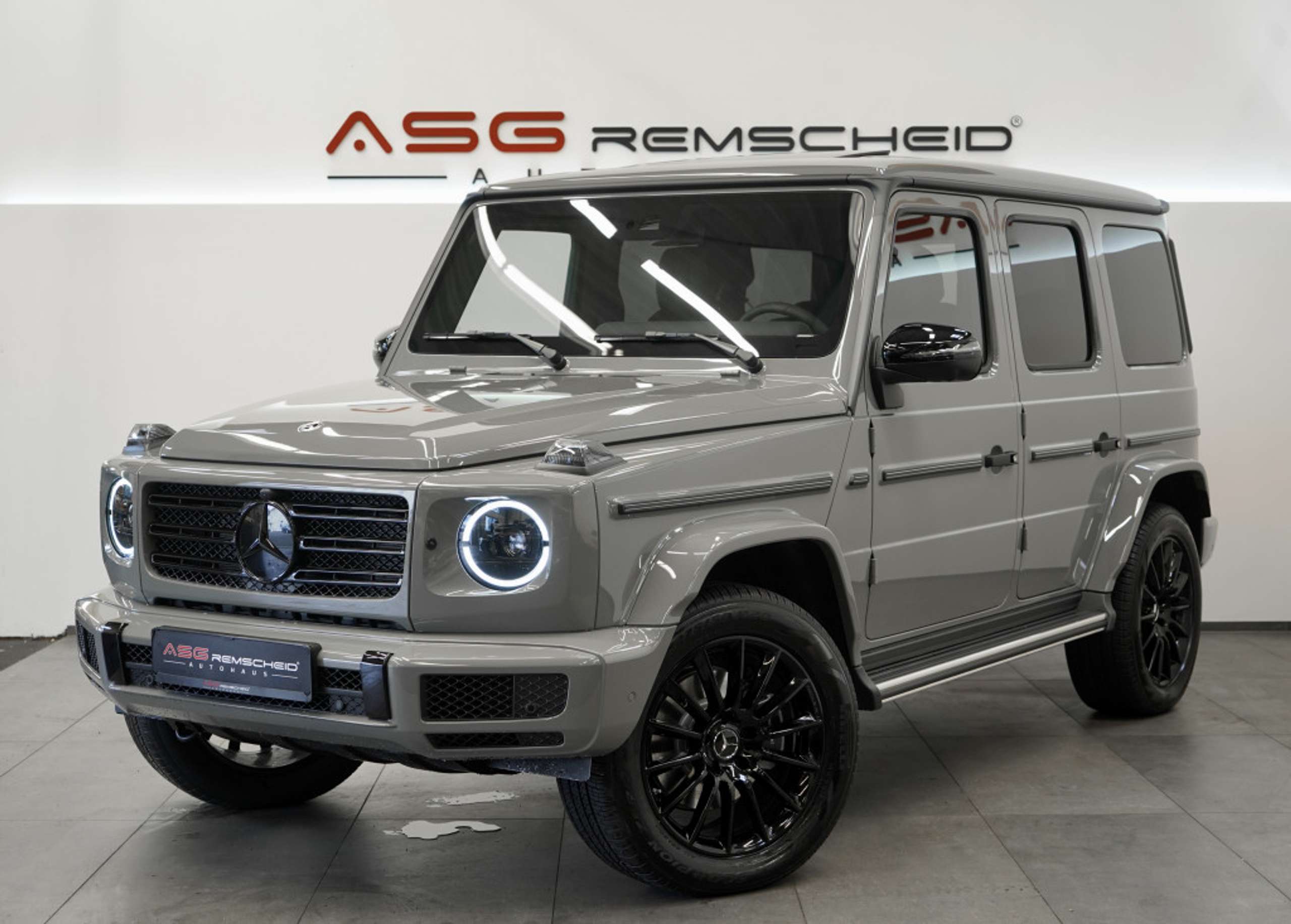 Mercedes-Benz - G 400