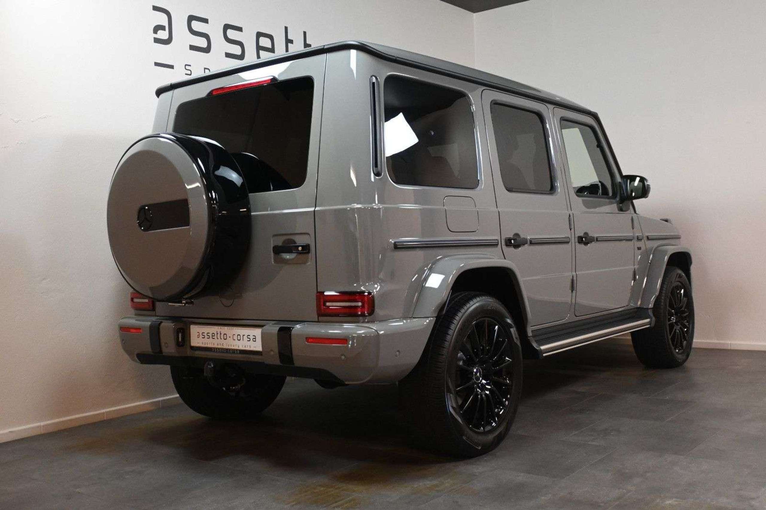 Mercedes-Benz - G 500