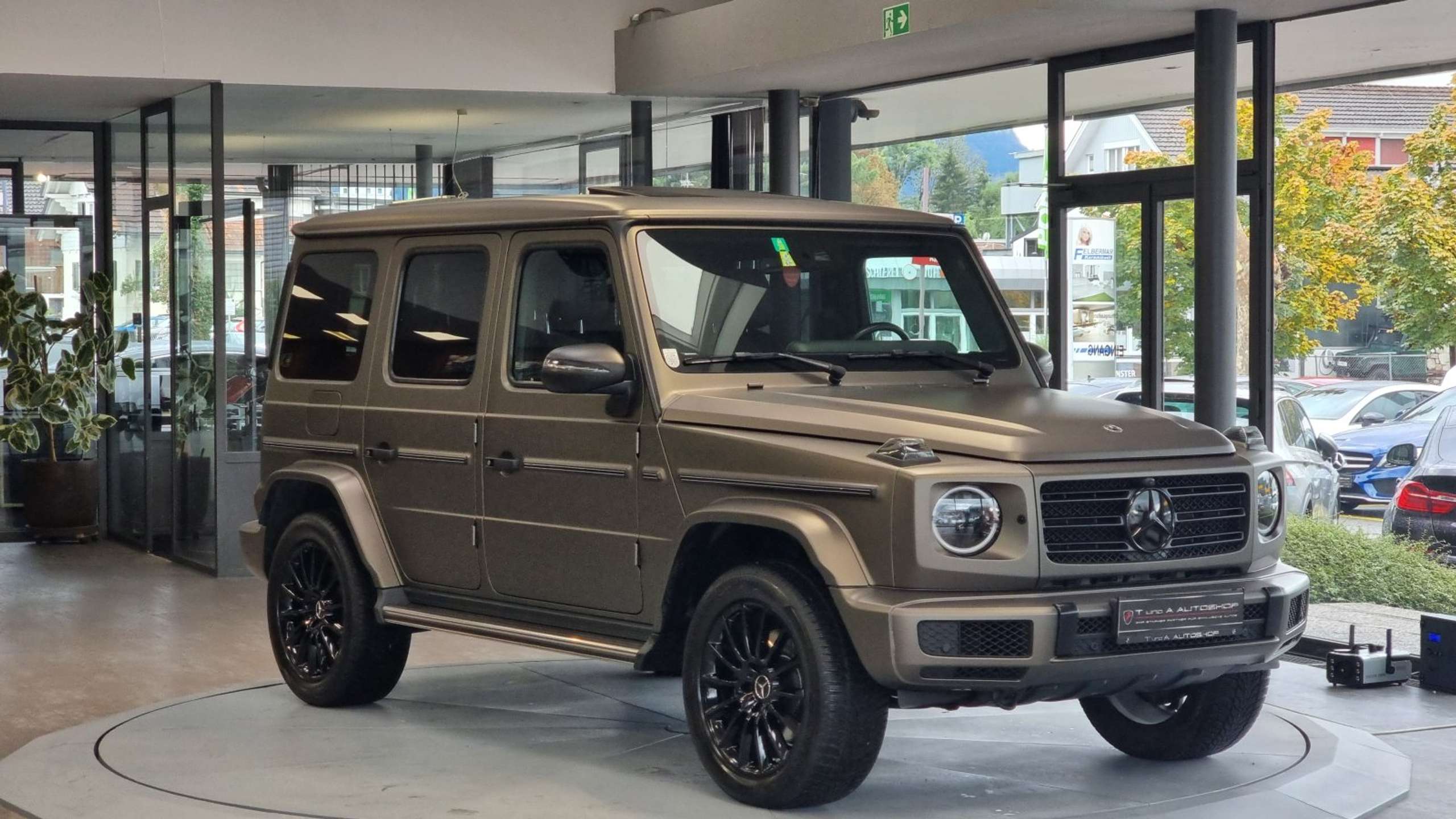 Mercedes-Benz - G 400