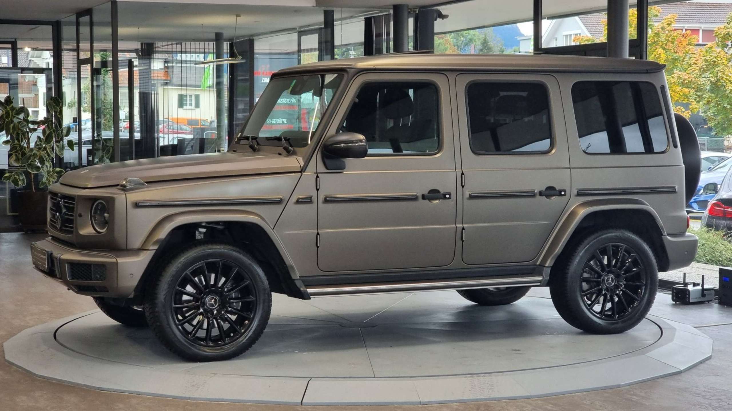 Mercedes-Benz - G 400