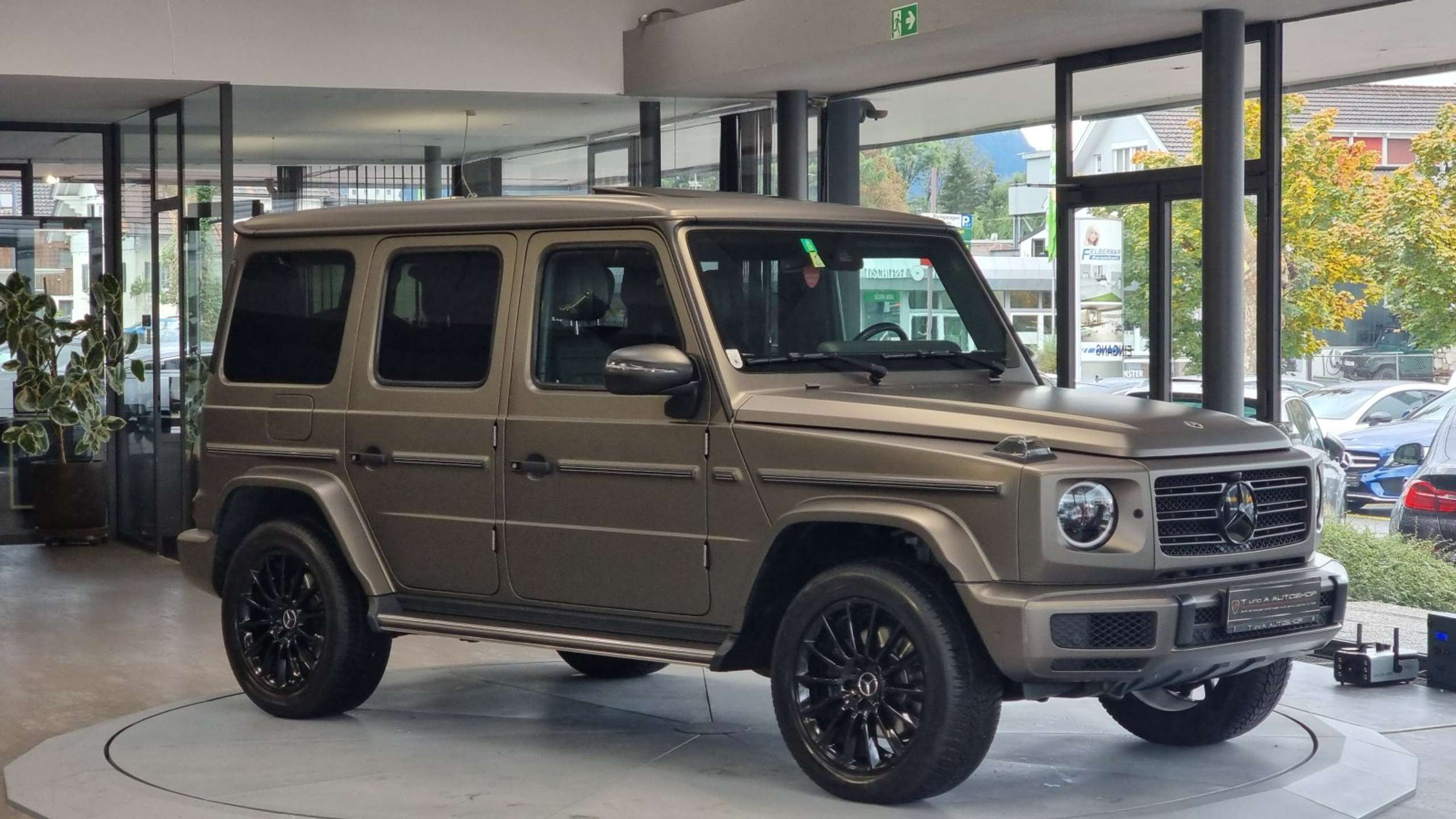 Mercedes-Benz - G 400