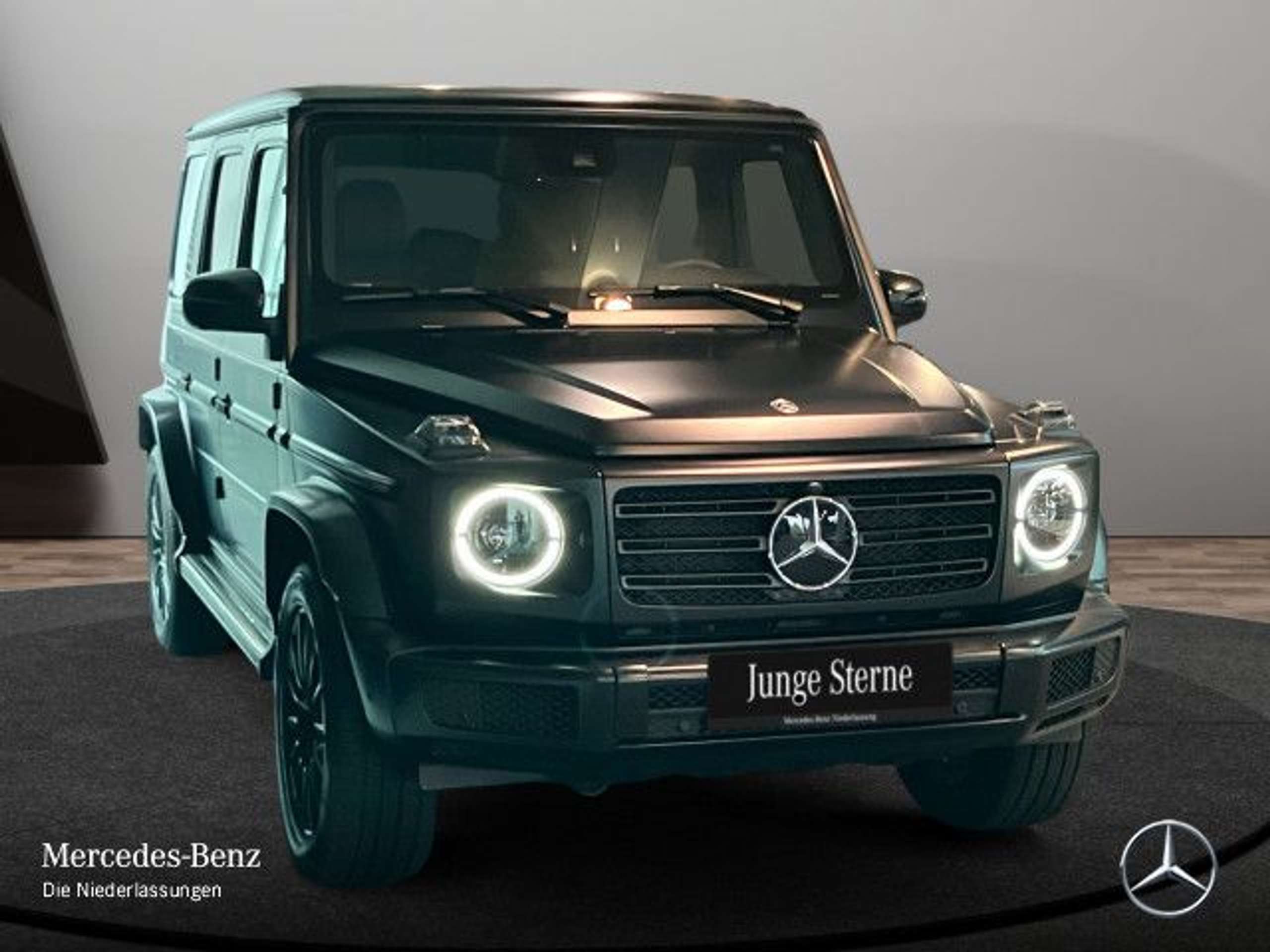 Mercedes-Benz - G 400